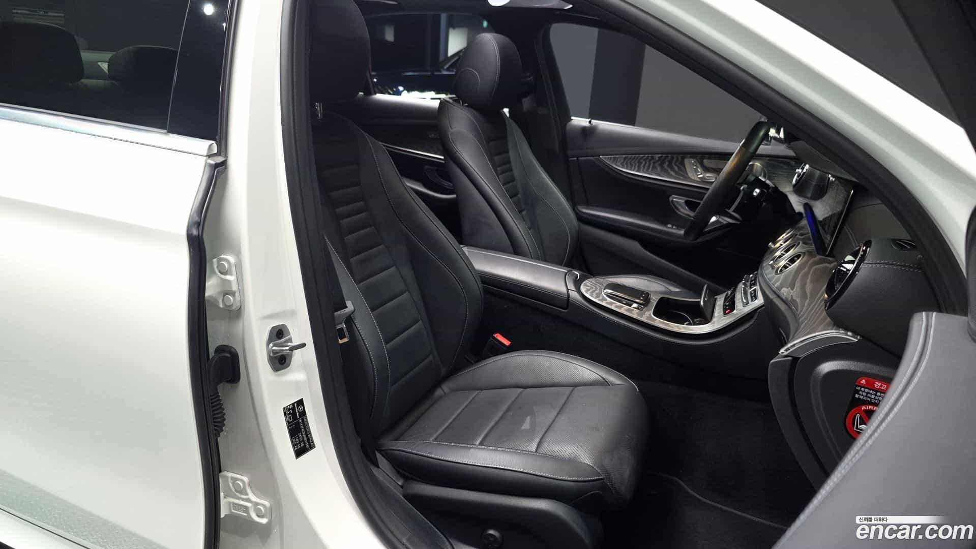 E-Class Mercedes-Benz 2022.3-INNER-036