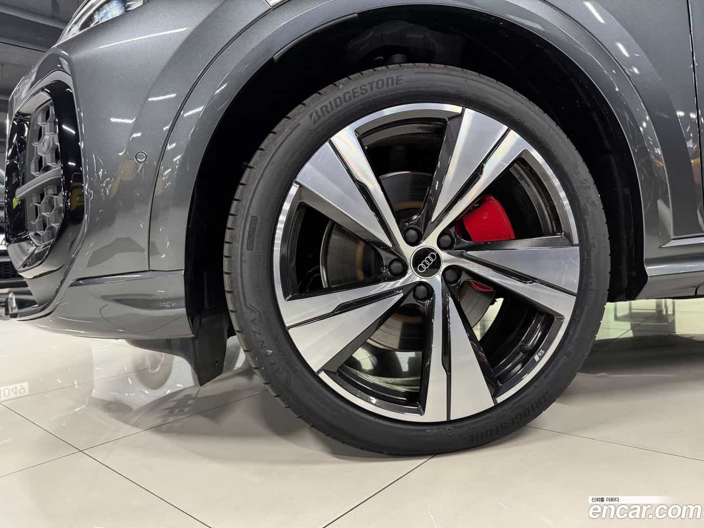 Q5 Audi 2025.11-OPTION-018