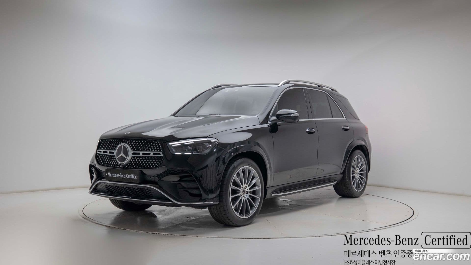 Main__Slider__Photo:GLE-Class Mercedes-Benz 2025.7-0