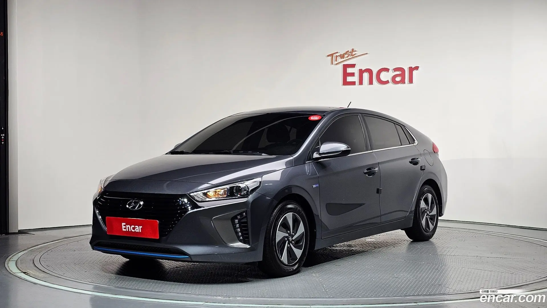 Main__Slider__Photo:Ioniq Hyundai 2018.3-0