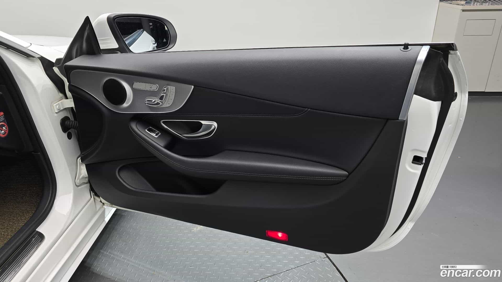 C-Class Mercedes-Benz 2016.3-INNER-035