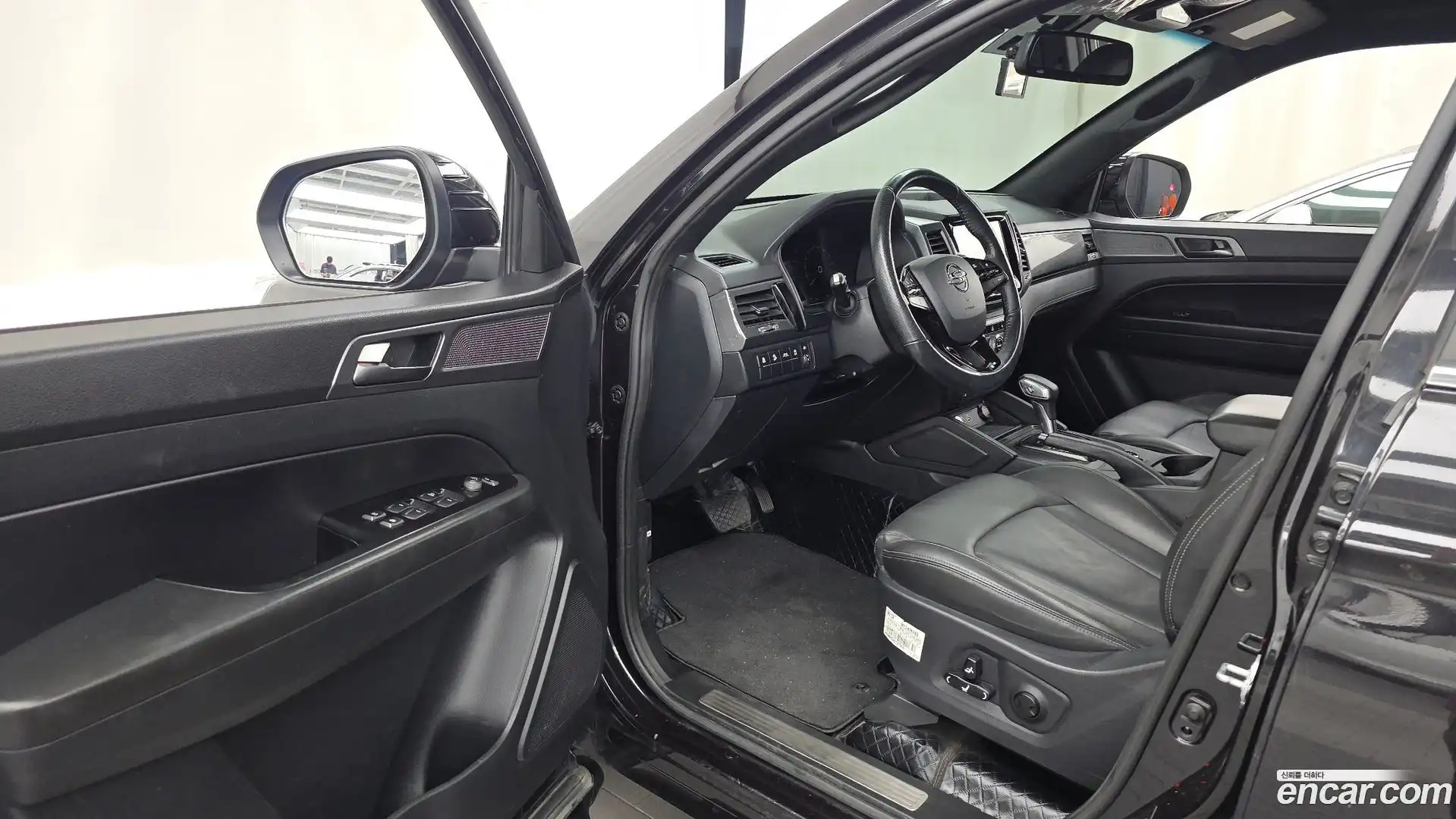 Rexton KG Mobility 2022.9-INNER-010