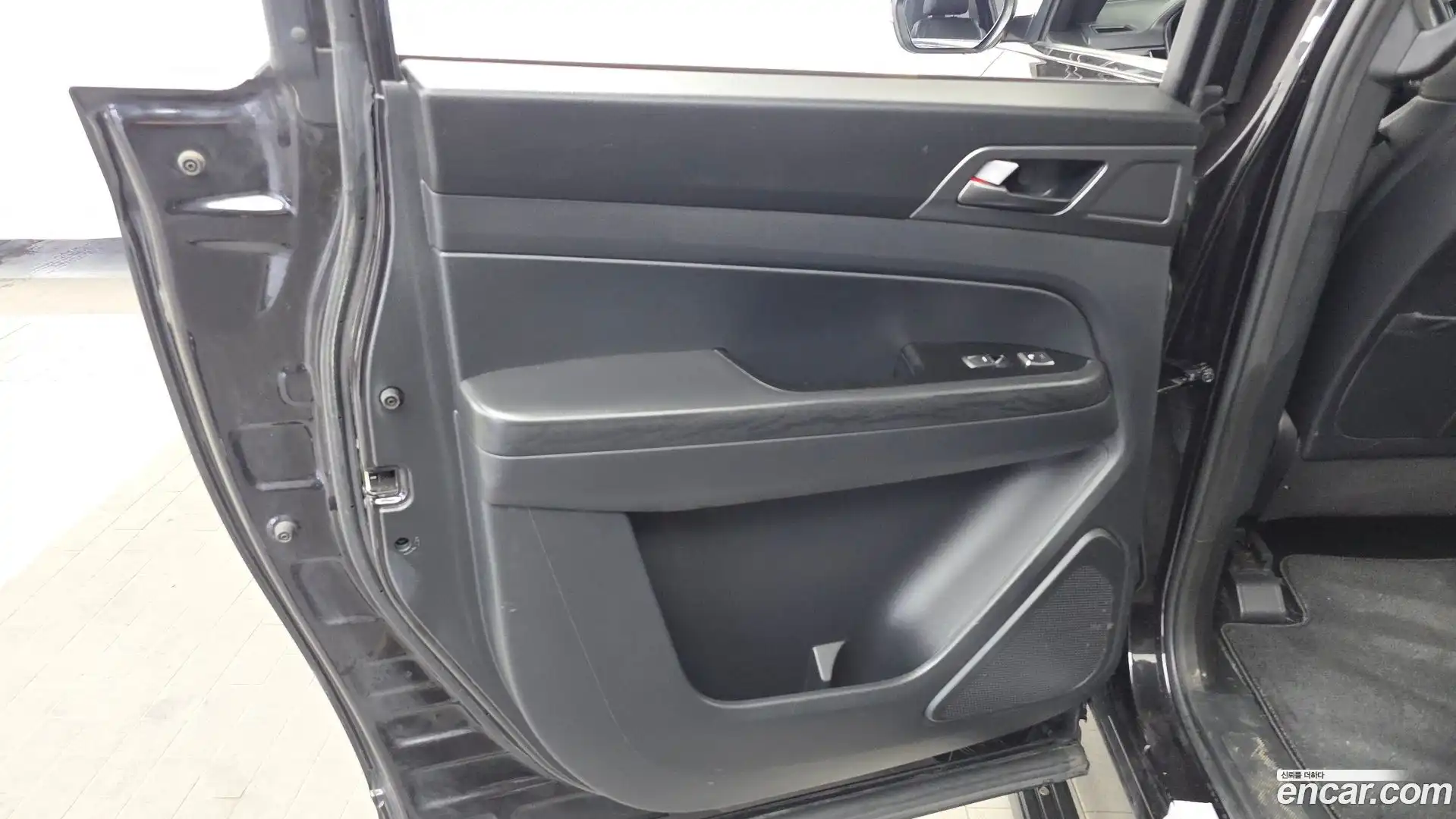 Rexton KG Mobility 2022.9-INNER-035