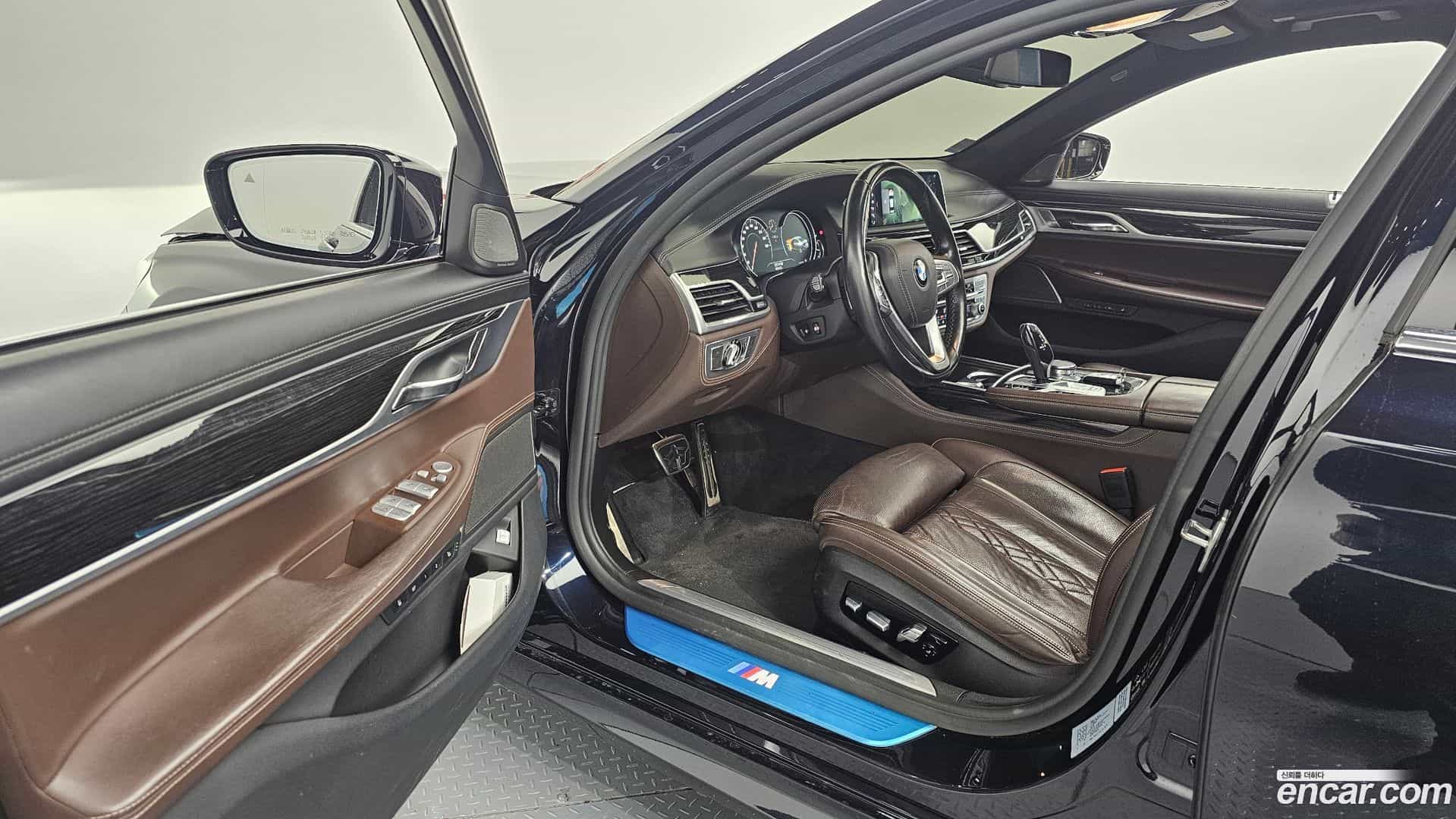 7-Series BMW 2018.11-INNER-010