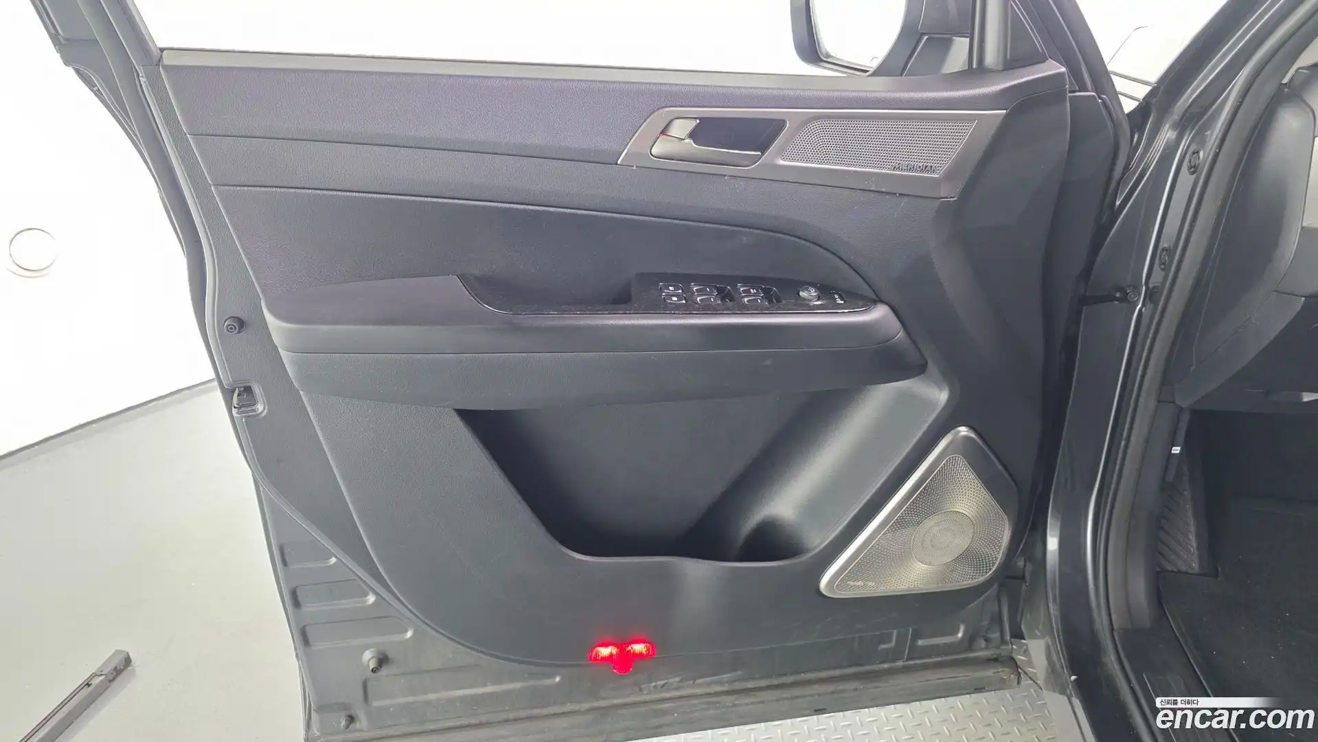 Rexton KG Mobility 2018.1-INNER-034