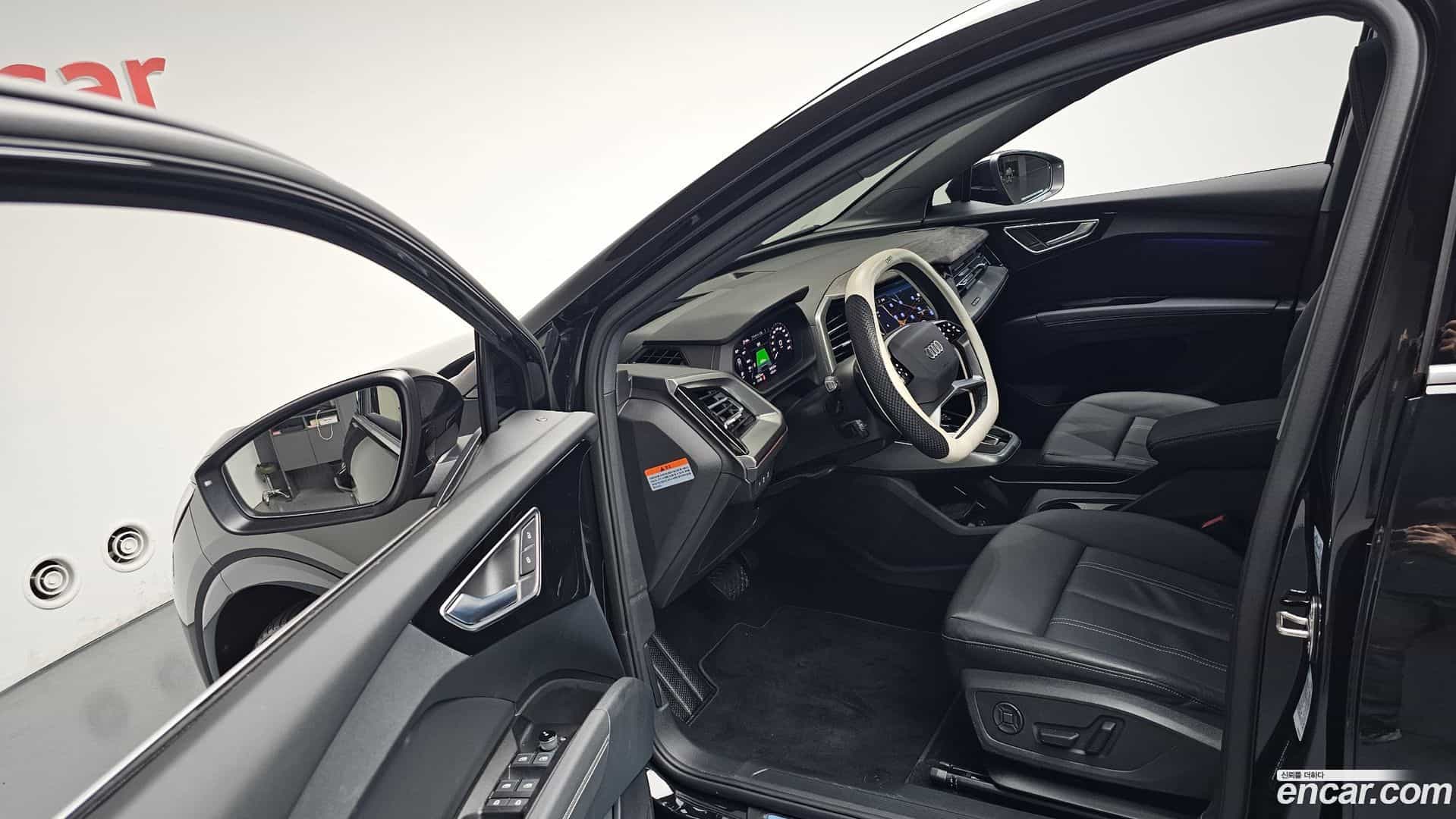 Q4 e-tron Audi 2025.2-INNER-010