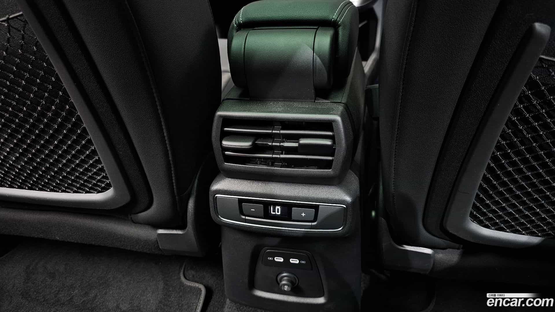 Q4 e-tron Audi 2025.2-OPTION-048
