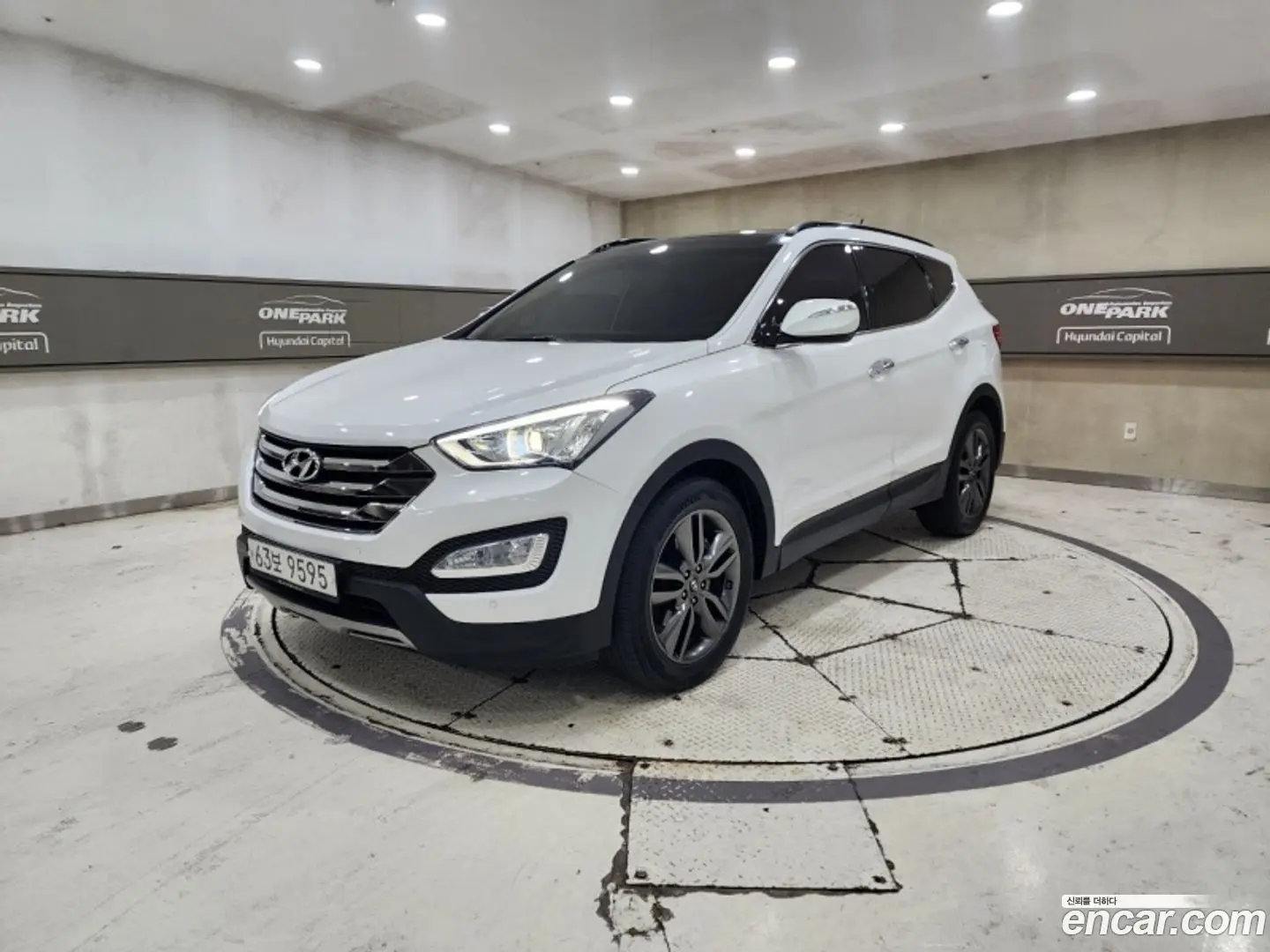 Main__Slider__Photo:Santafe Hyundai 2014.0-0