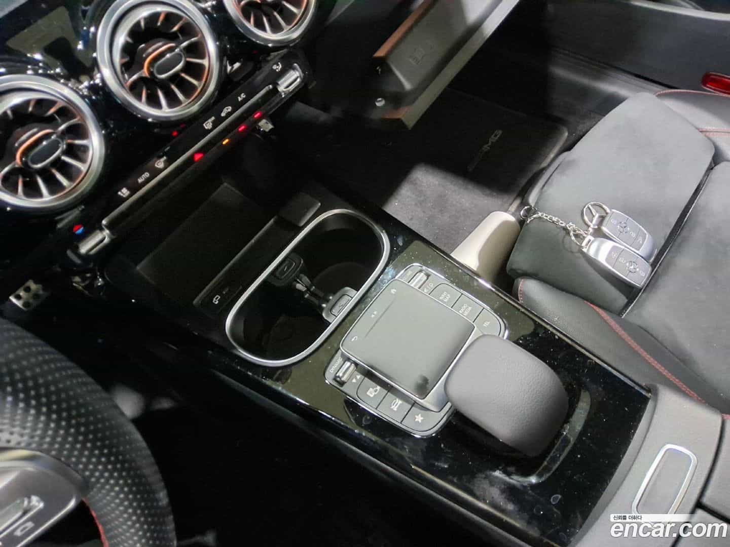 CLA-Class Mercedes-Benz 2022.1-OPTION-018
