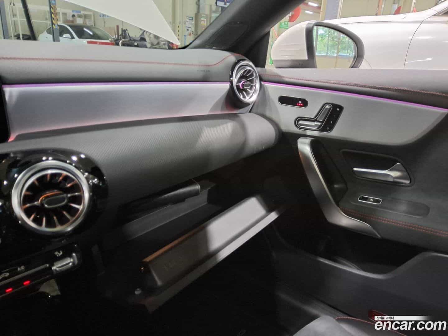 CLA-Class Mercedes-Benz 2022.1-OPTION-023