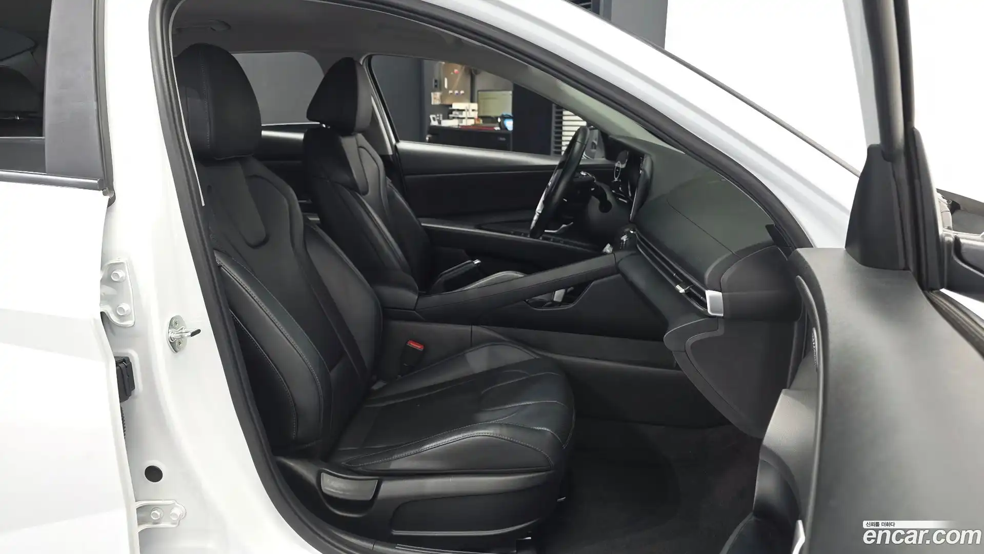 AVANTE Hyundai 2021.11-OPTION-015