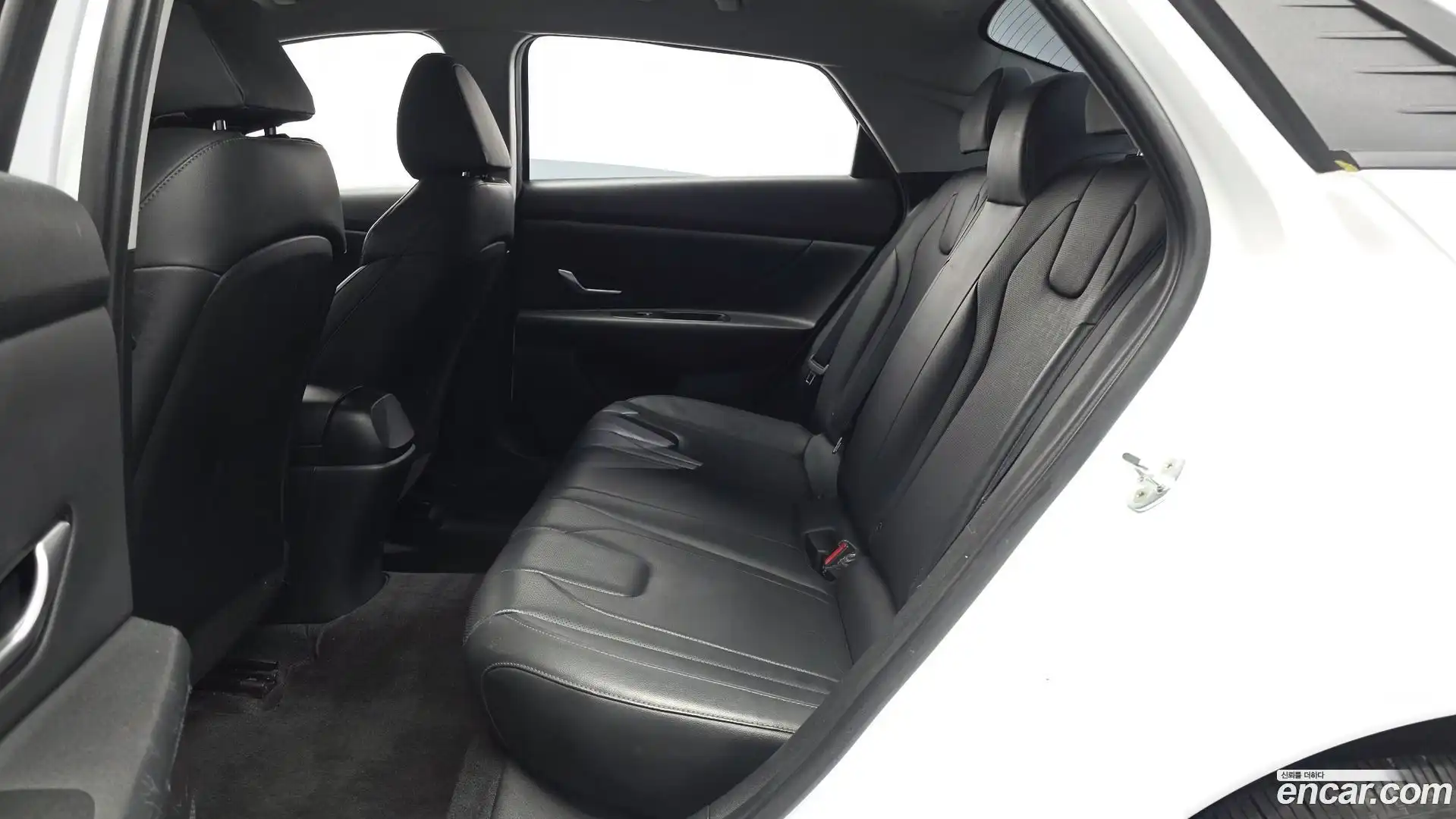 AVANTE Hyundai 2021.11-OPTION-016