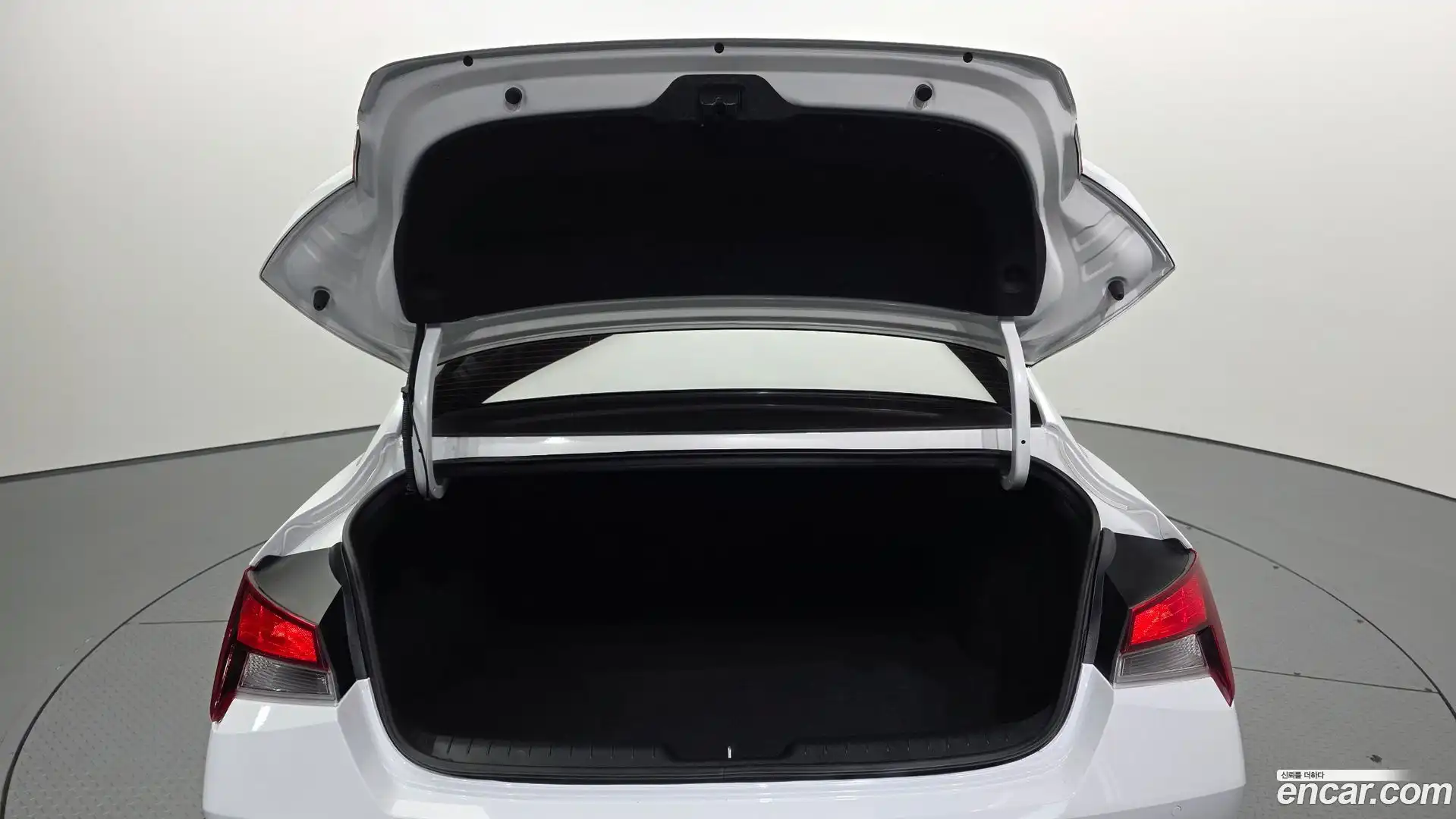 AVANTE Hyundai 2021.11-OPTION-024