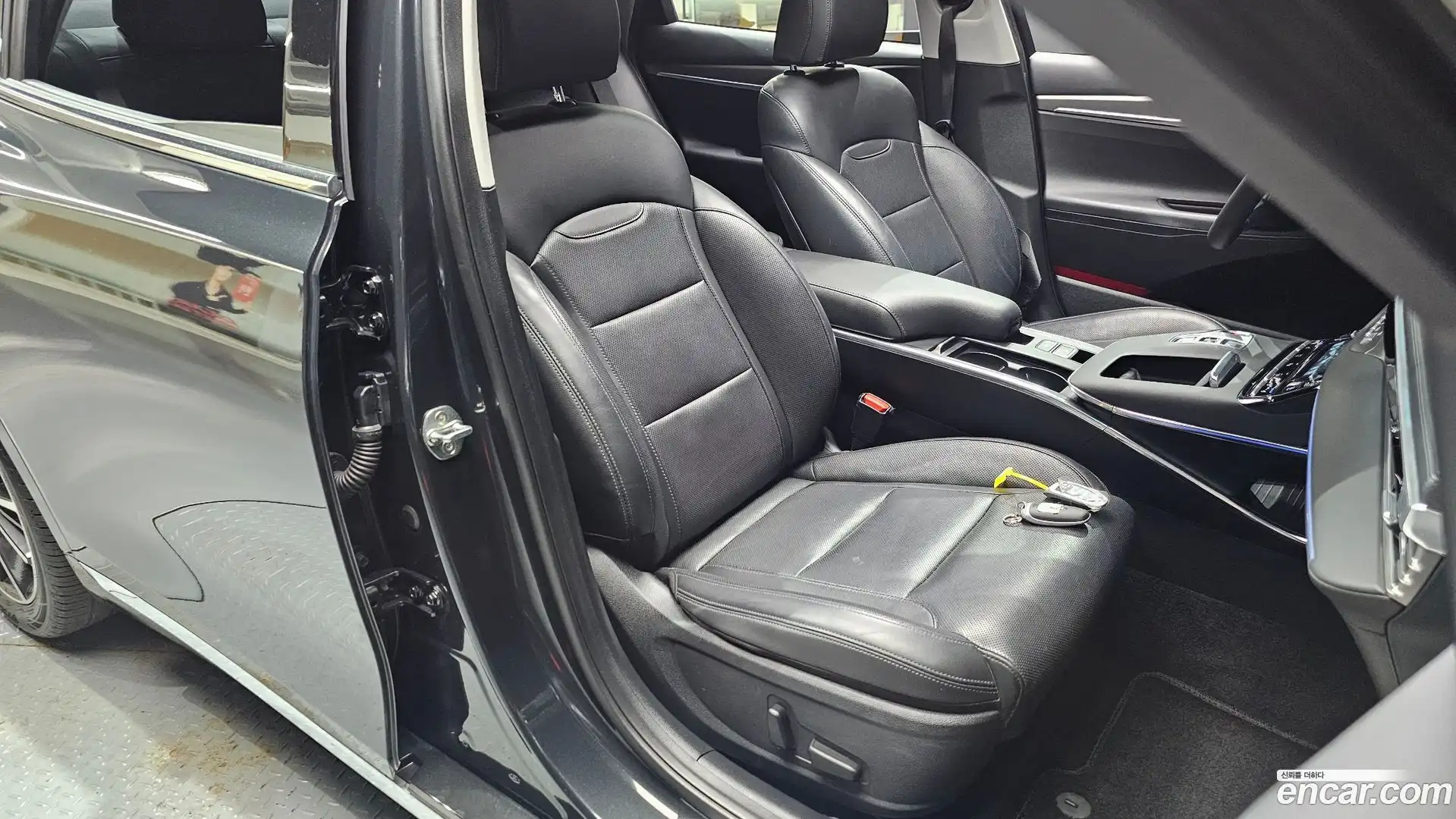 Grandeur Hyundai 2022.1-INNER-036