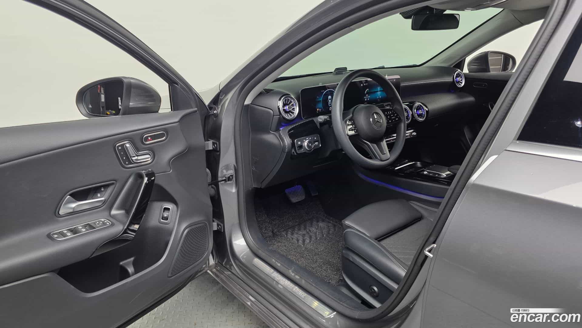 A-Class Mercedes-Benz 2020.1-INNER-010