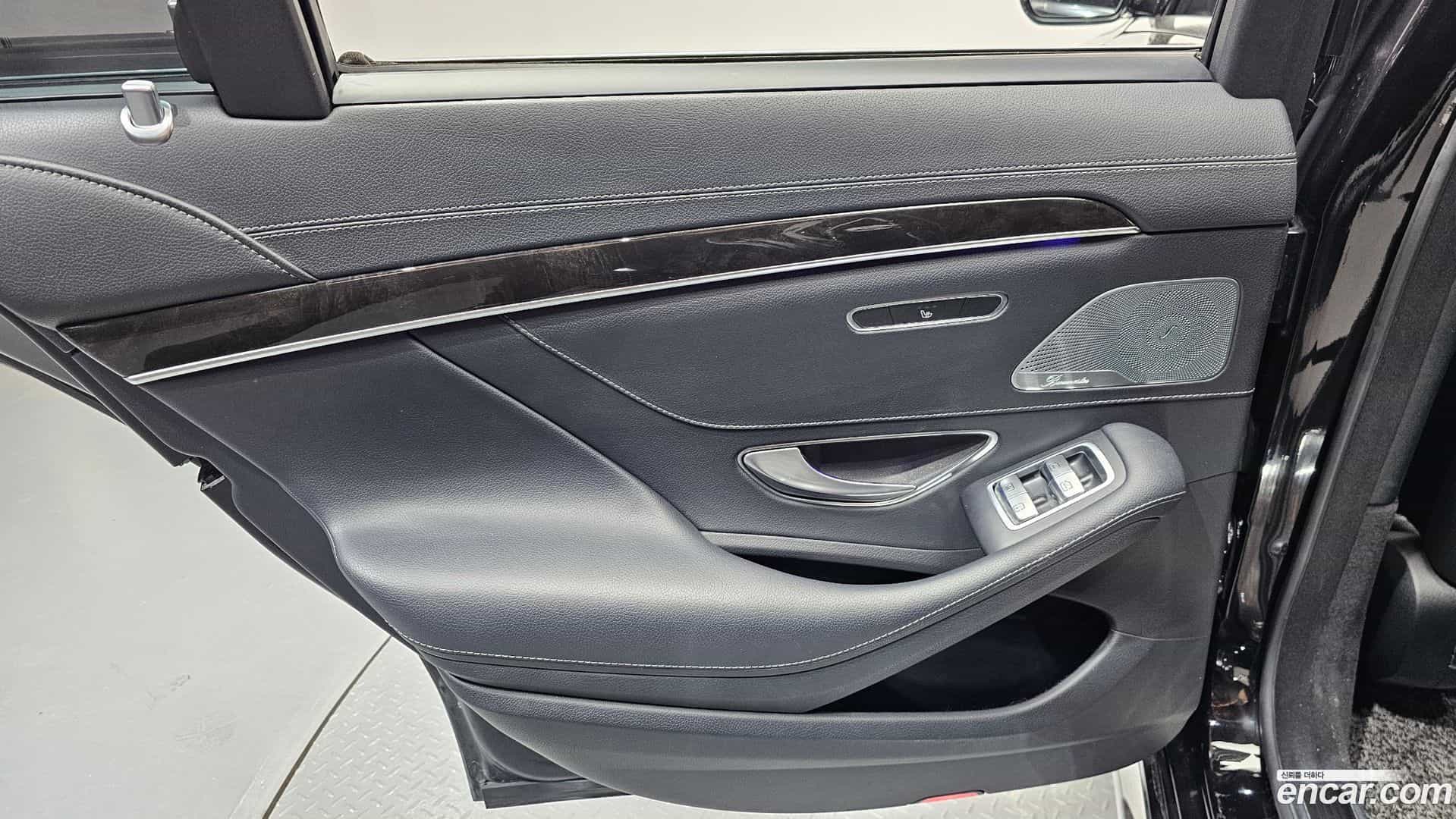 S-Class Mercedes-Benz 2015.10-INNER-035