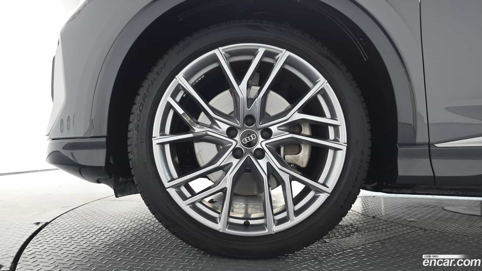 Q4 e-tron Audi 2025.8-OUTER-005