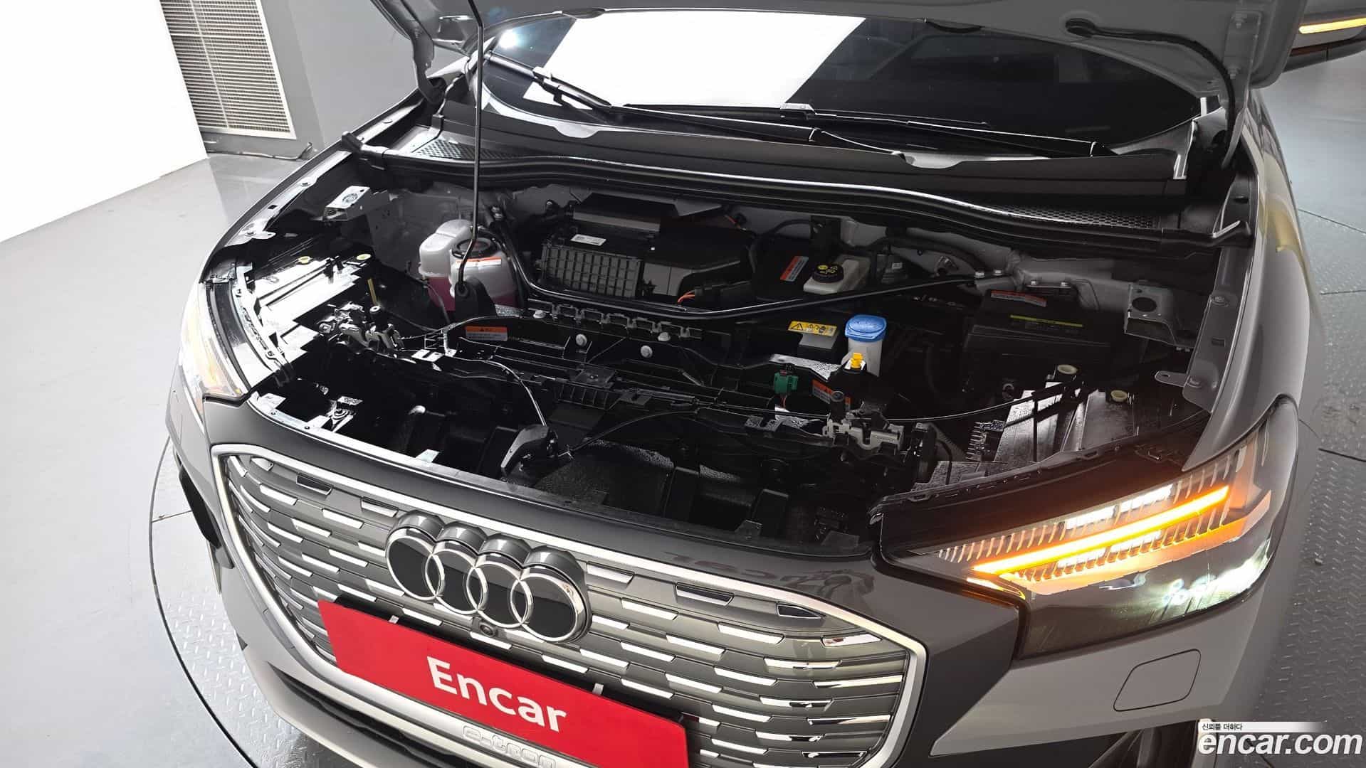 Q4 e-tron Audi 2025.8-OUTER-006