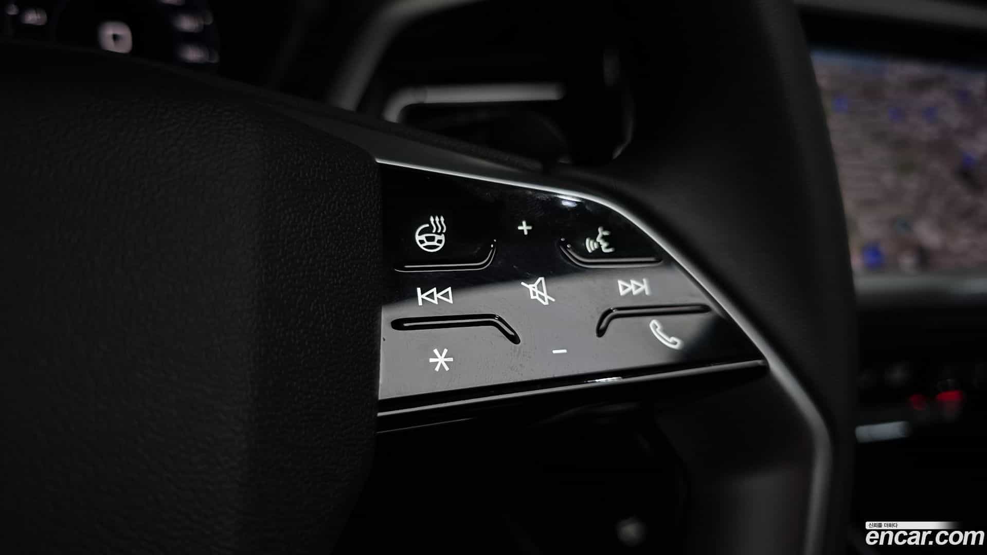 Q4 e-tron Audi 2025.8-OPTION-023