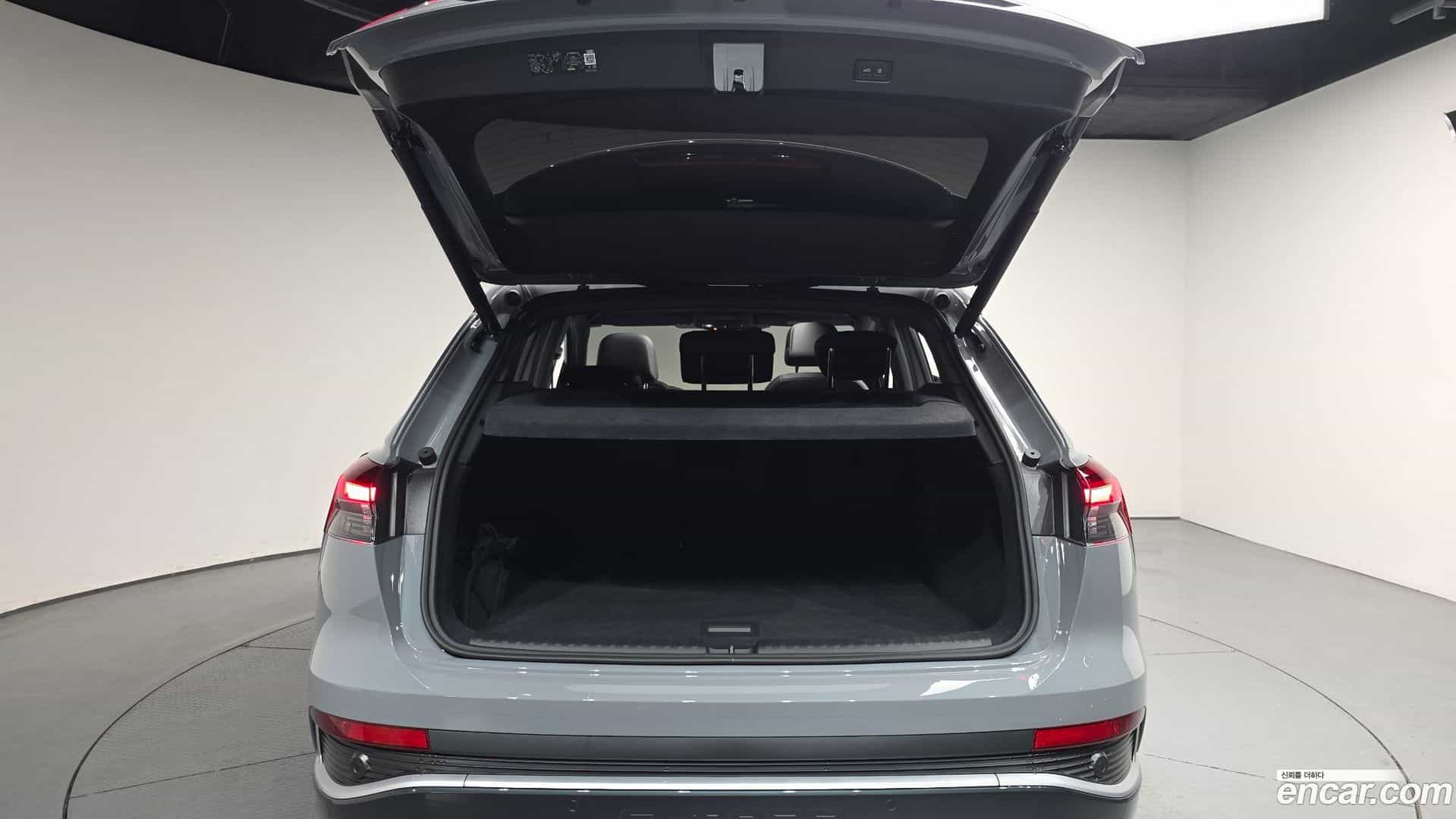 Q4 e-tron Audi 2025.8-OPTION-024
