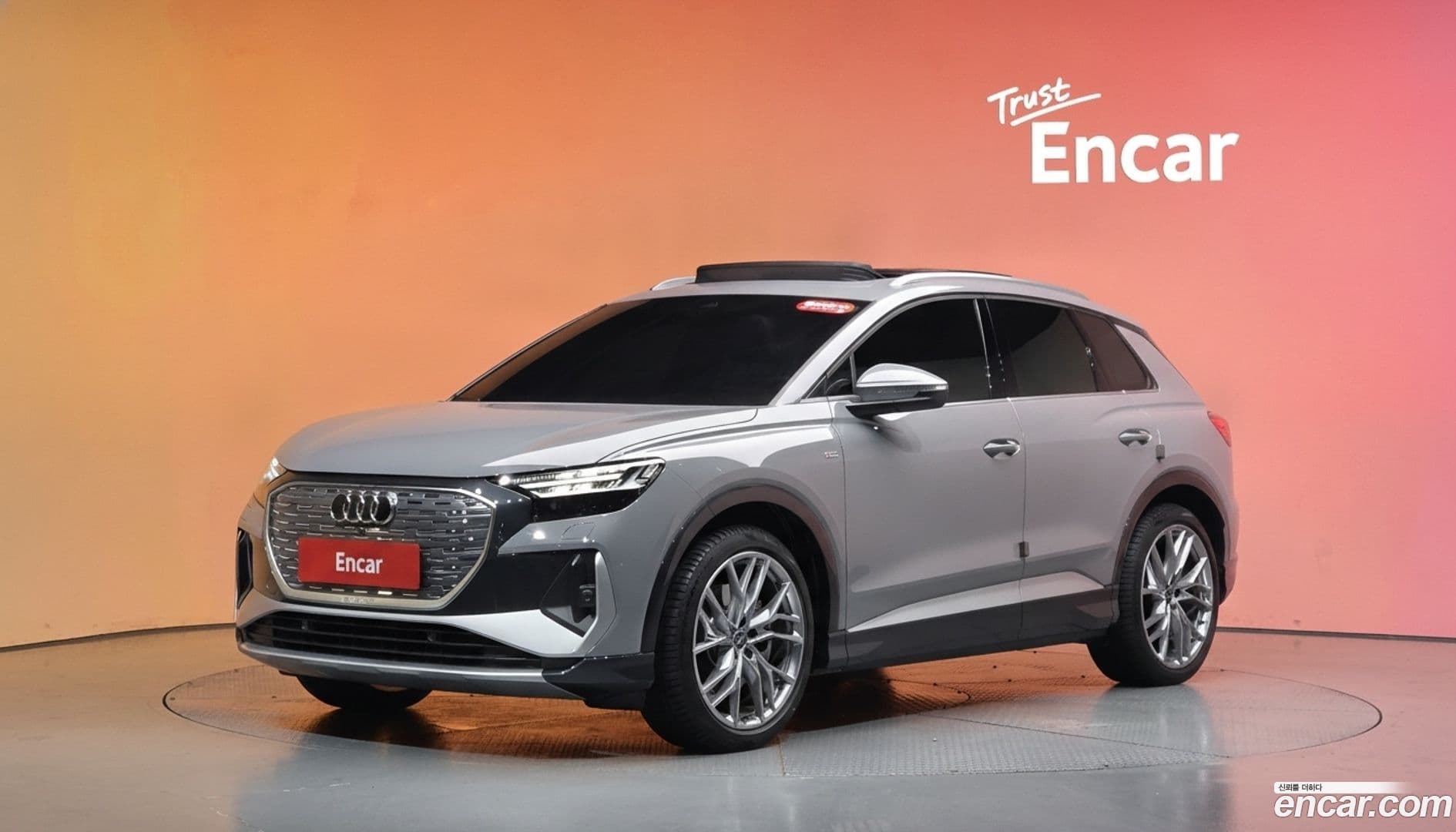 Main__Slider__Photo:Q4 e-tron Audi 2025.8-0