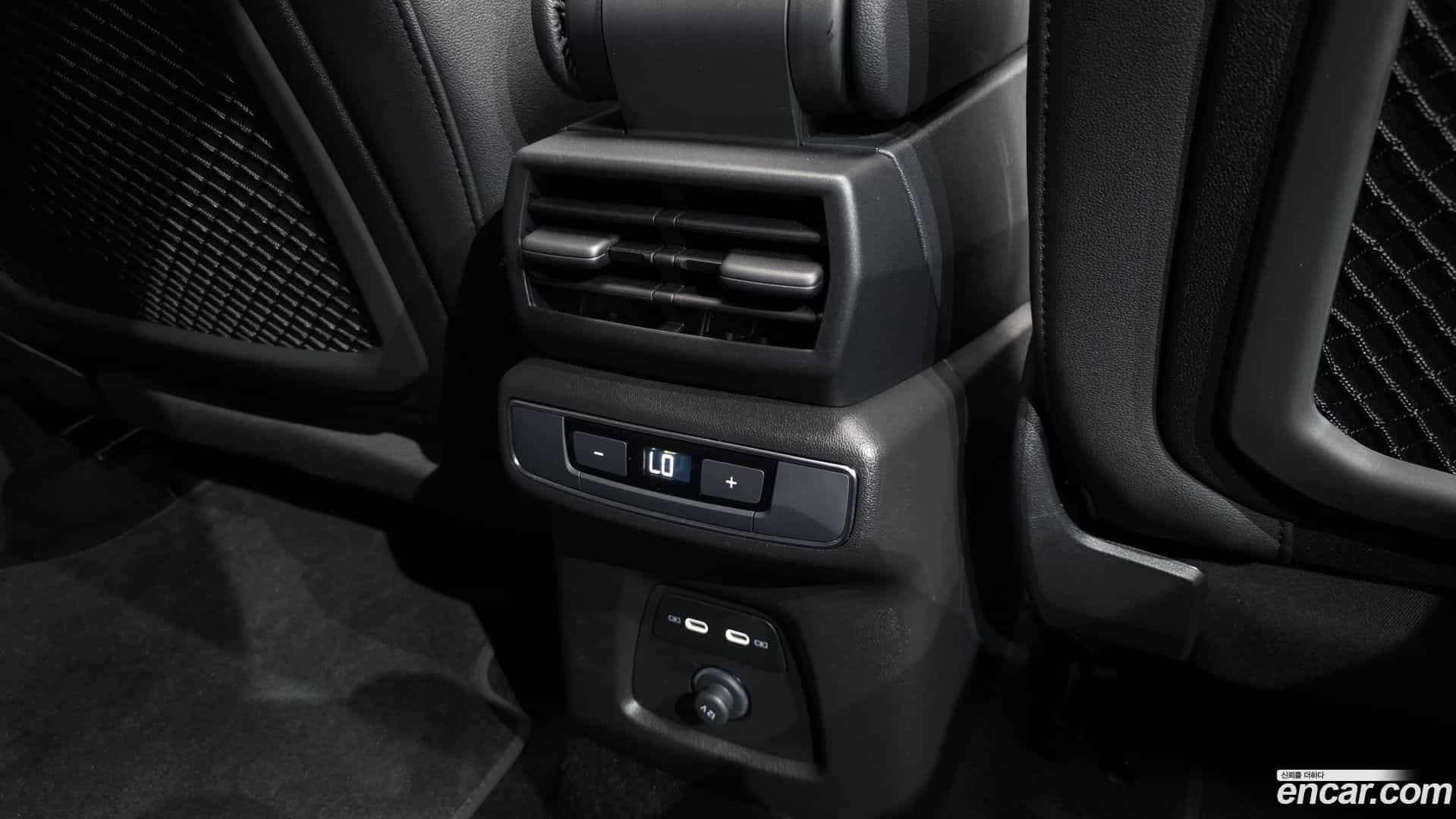 Q4 e-tron Audi 2025.8-OPTION-045