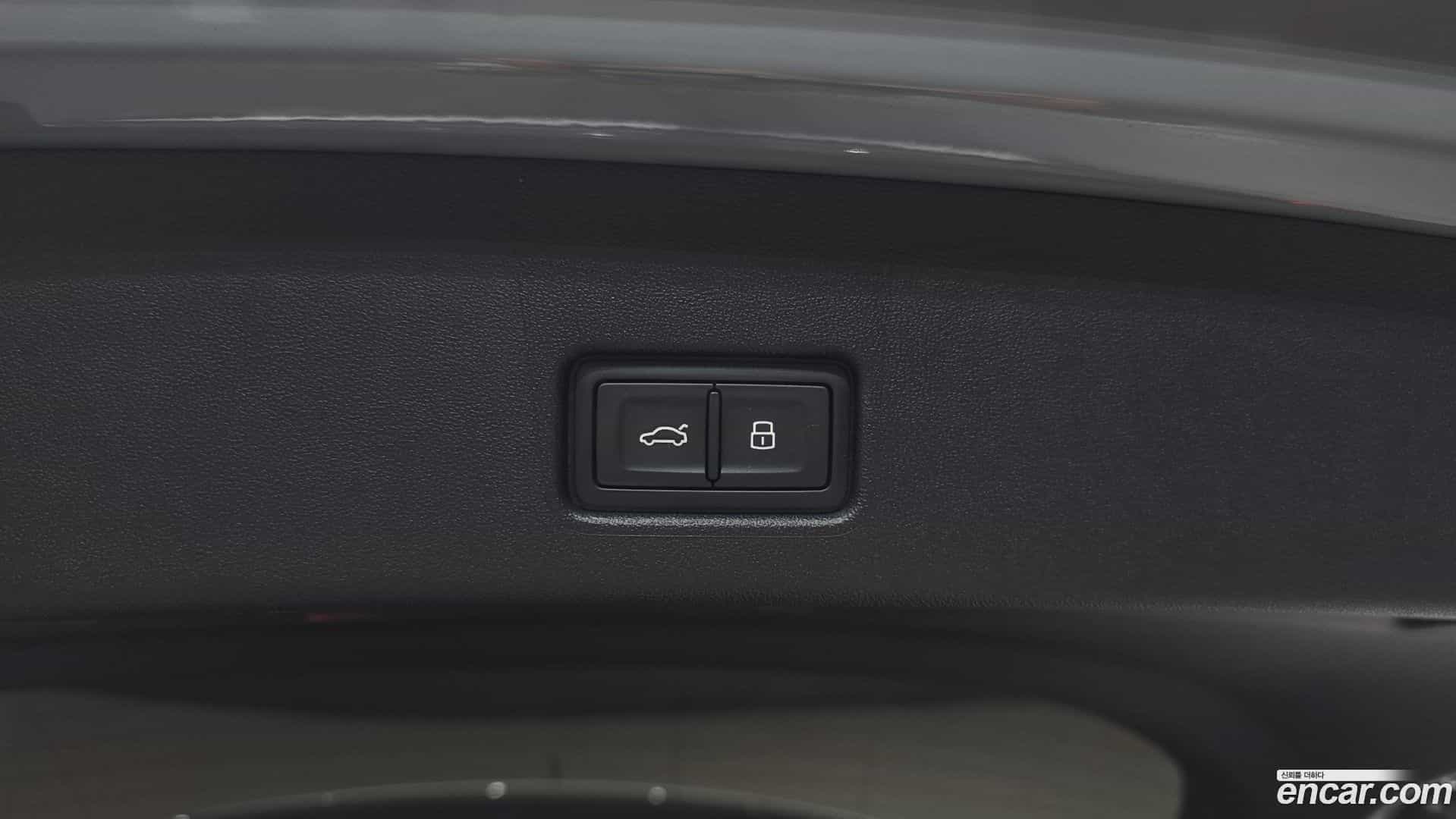 Q4 e-tron Audi 2025.8-OPTION-046