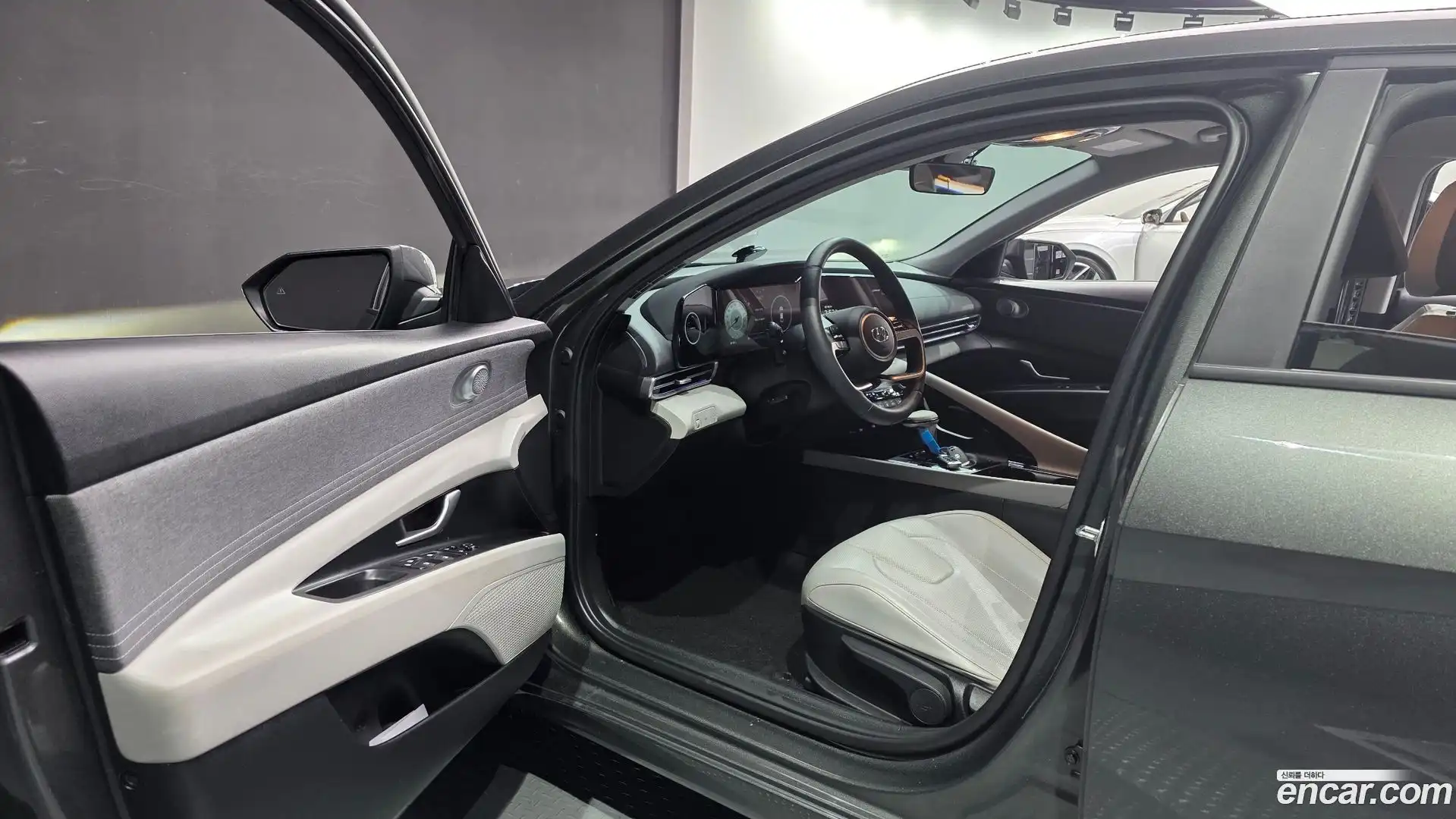 AVANTE Hyundai 2023.0-INNER-010