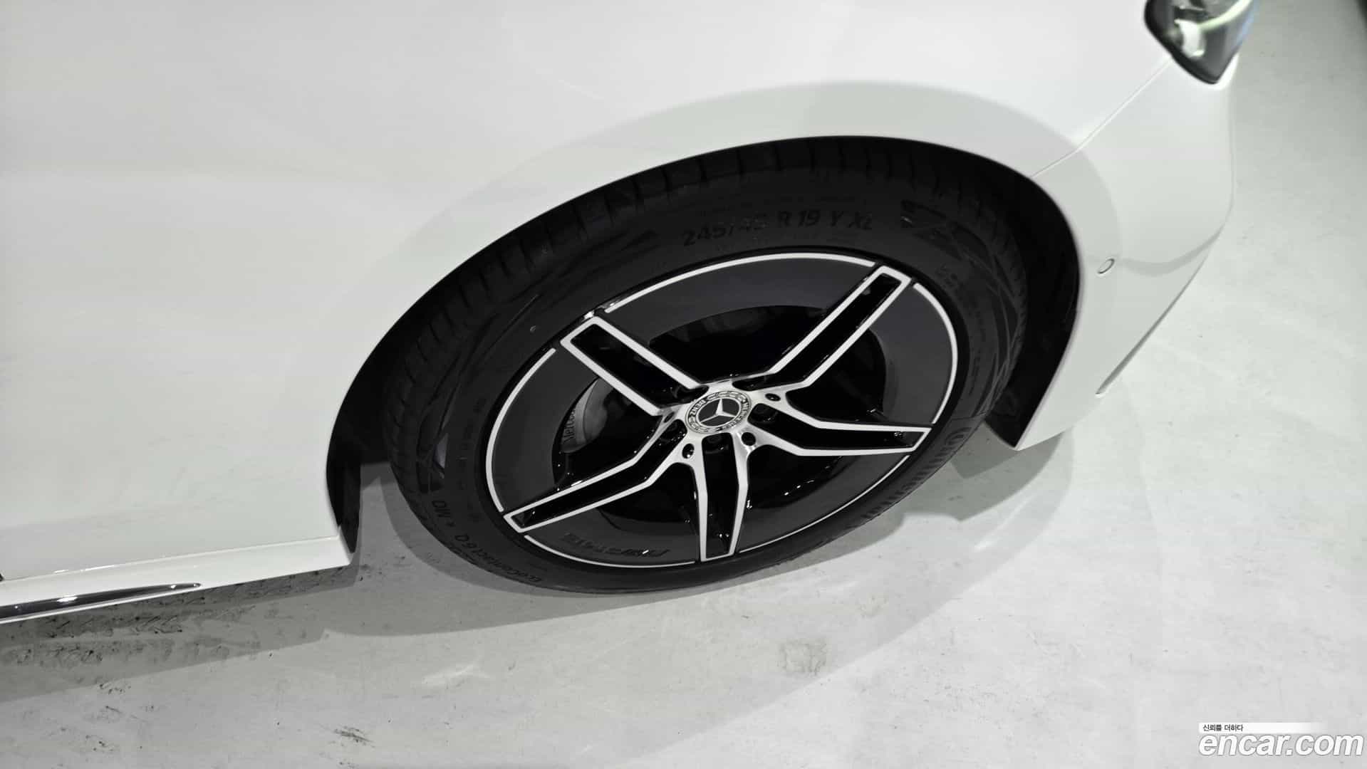 E-Class Mercedes-Benz 2025.7-OUTER-005