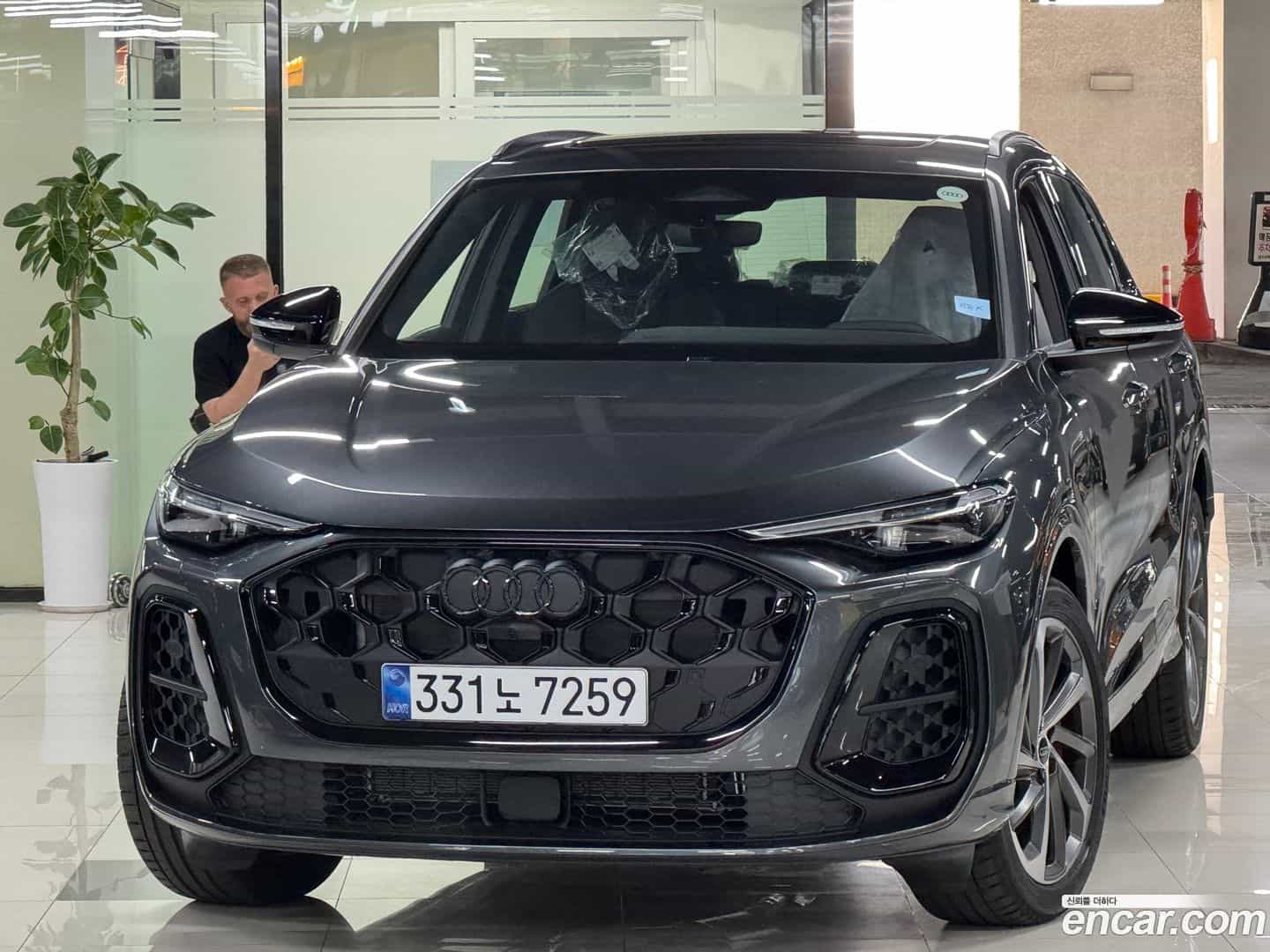 Q5 Audi 2025.11-OUTER-001