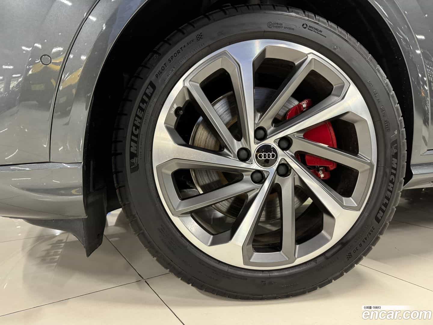 Q5 Audi 2025.11-OUTER-004