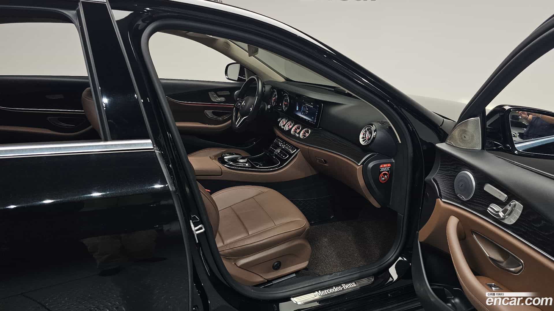 E-Class Mercedes-Benz 2020.8-OPTION-015