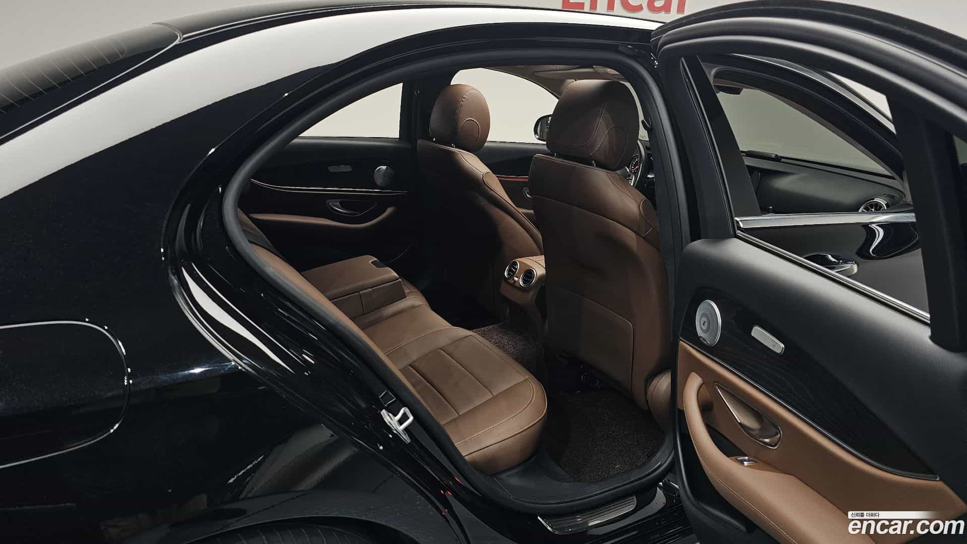E-Class Mercedes-Benz 2020.8-OPTION-016