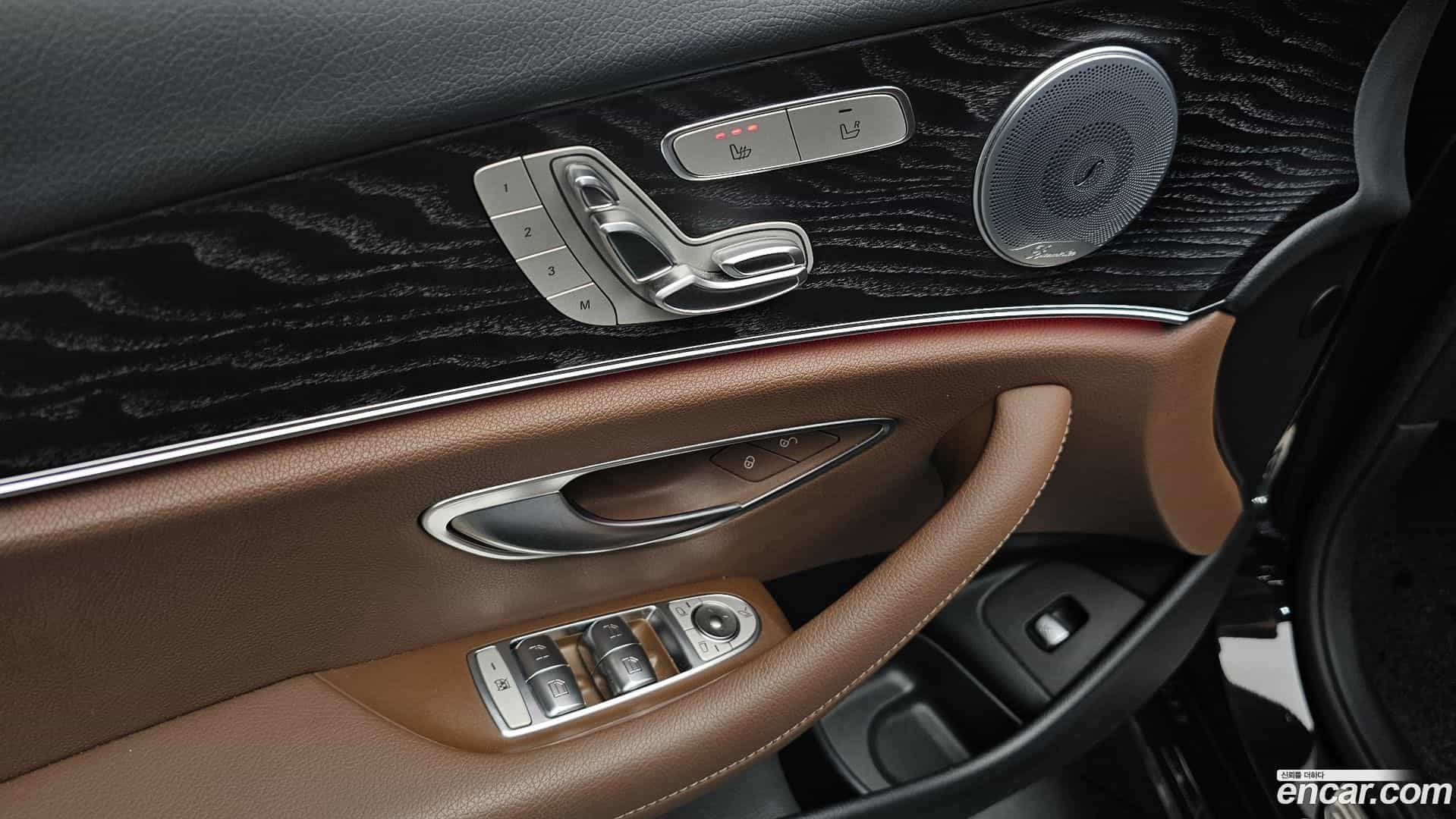 E-Class Mercedes-Benz 2020.8-OPTION-021