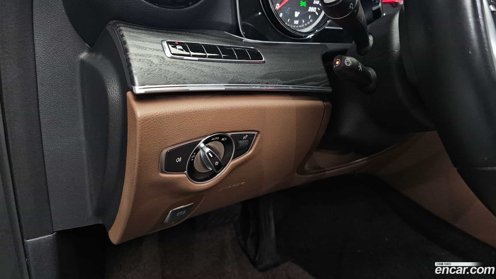 E-Class Mercedes-Benz 2020.8-OPTION-022