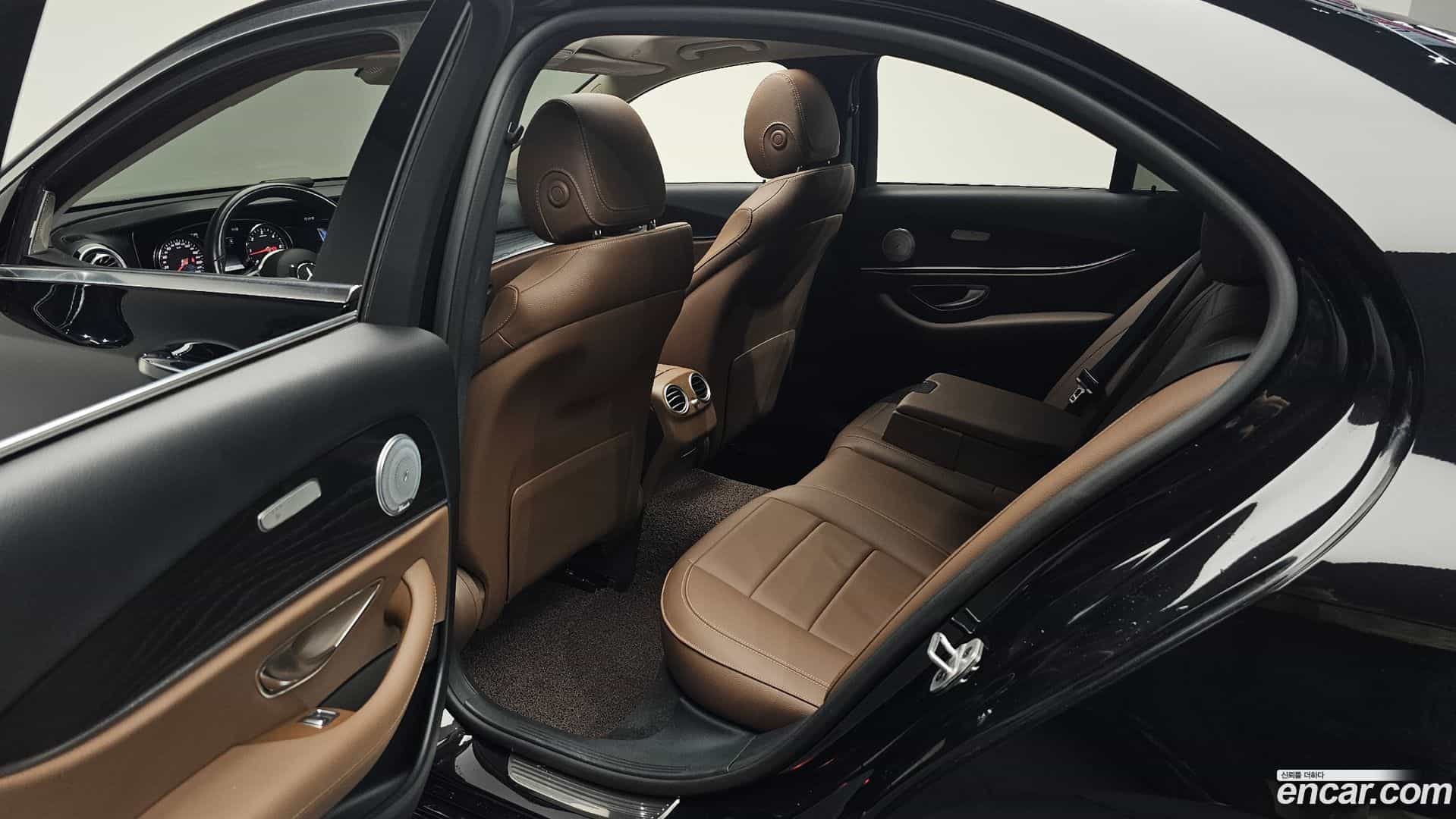 E-Class Mercedes-Benz 2020.8-INNER-036
