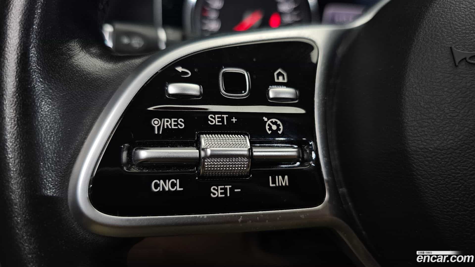 E-Class Mercedes-Benz 2020.8-OPTION-041
