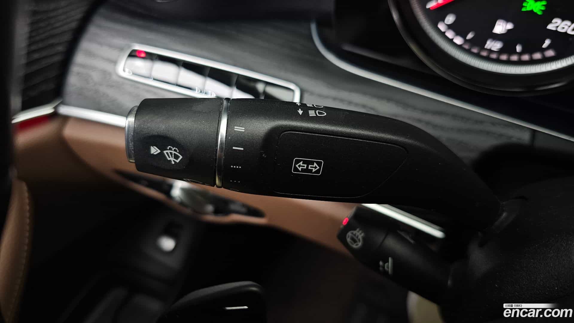 E-Class Mercedes-Benz 2020.8-OPTION-042