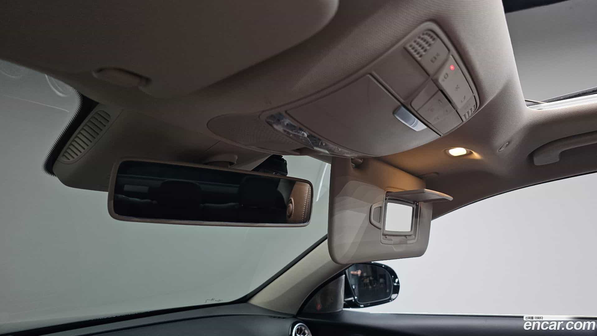E-Class Mercedes-Benz 2020.8-OPTION-044