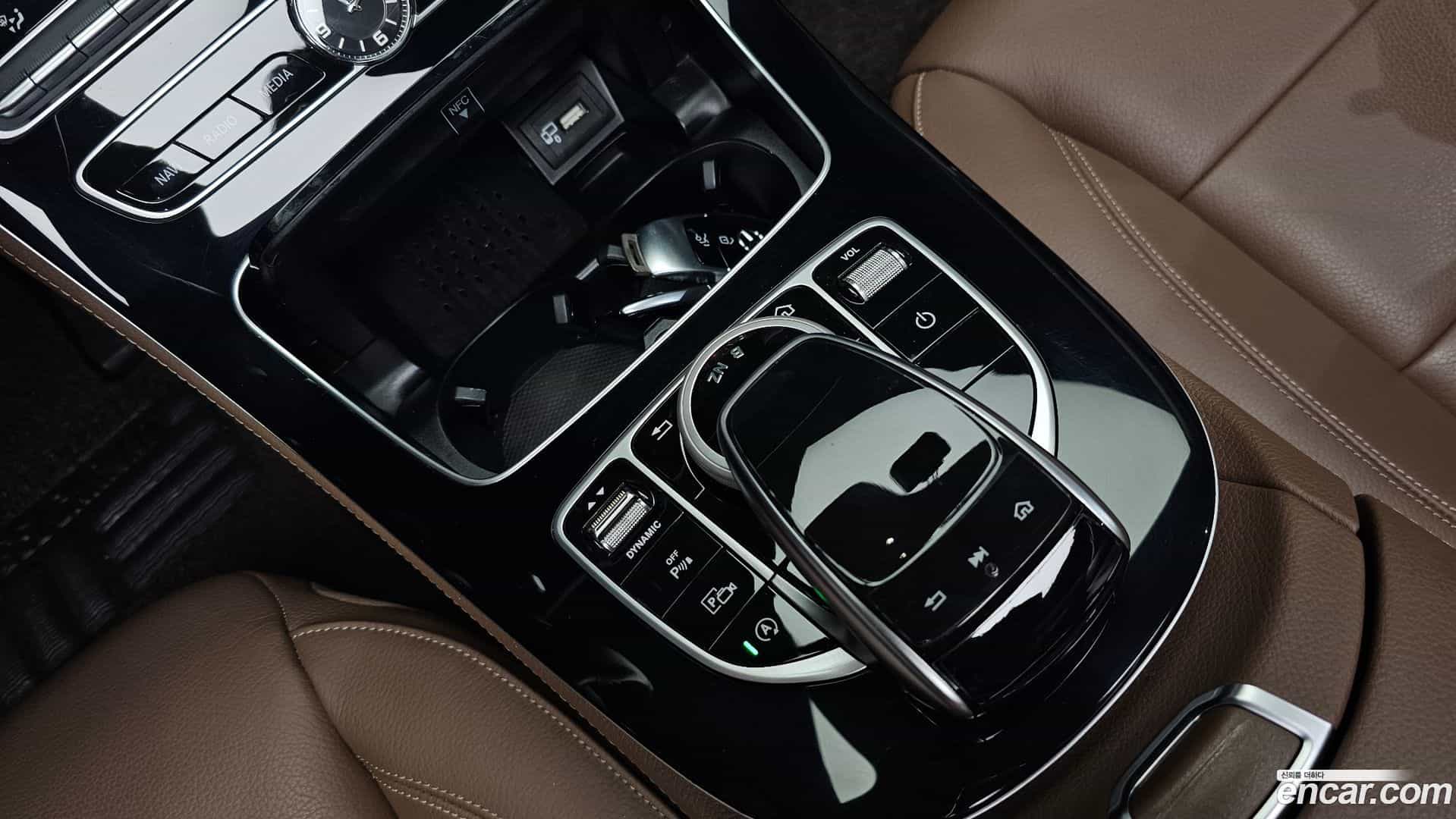 E-Class Mercedes-Benz 2020.8-OPTION-045
