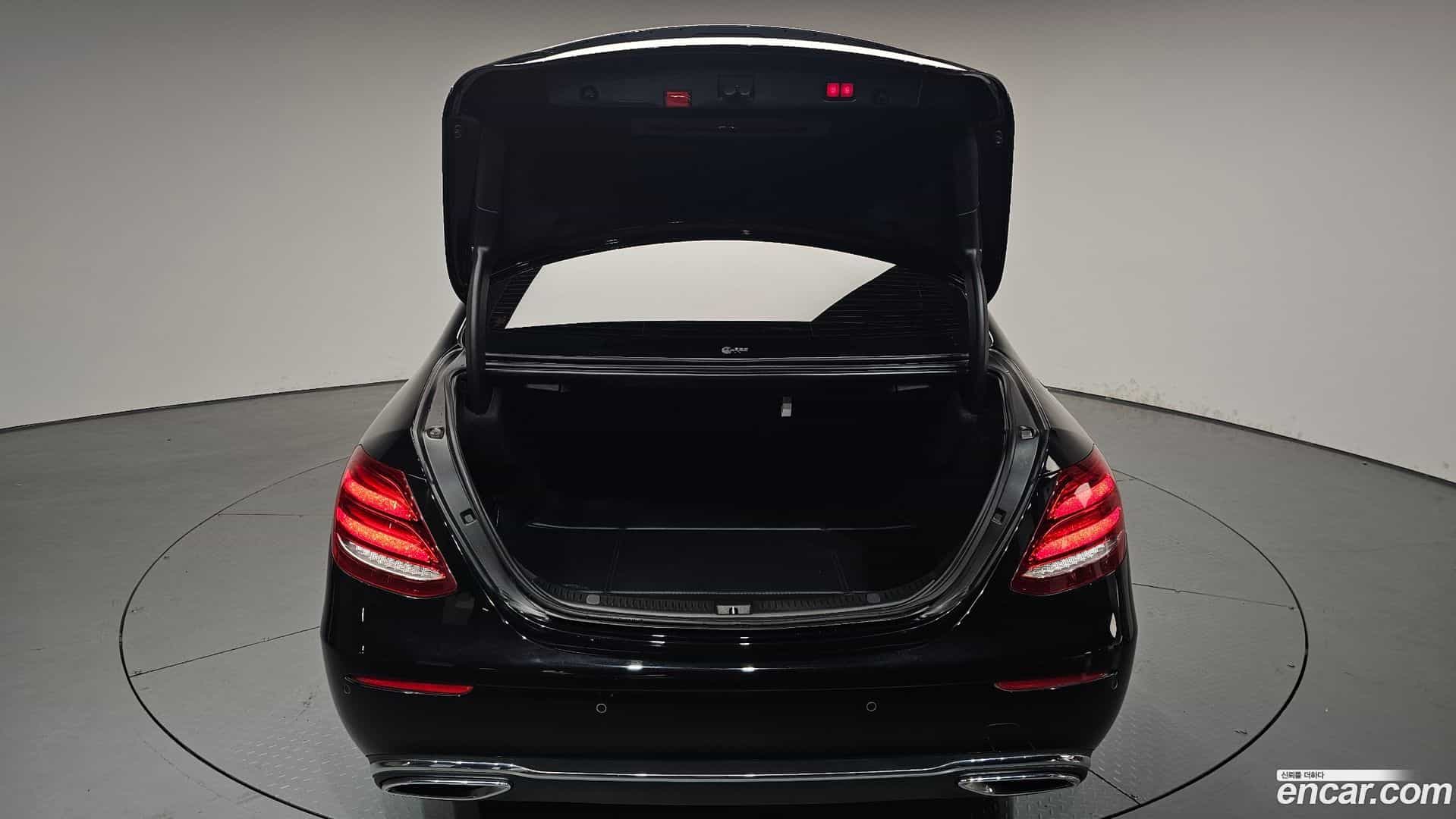 E-Class Mercedes-Benz 2020.8-OPTION-048