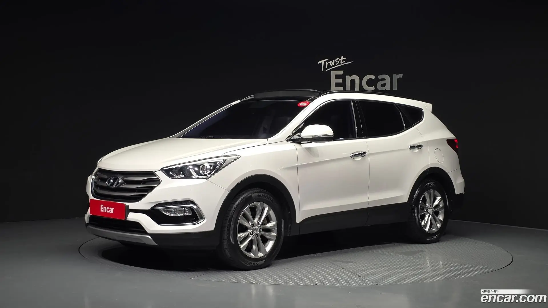 Main__Slider__Photo:Santafe Hyundai 2015.6-0