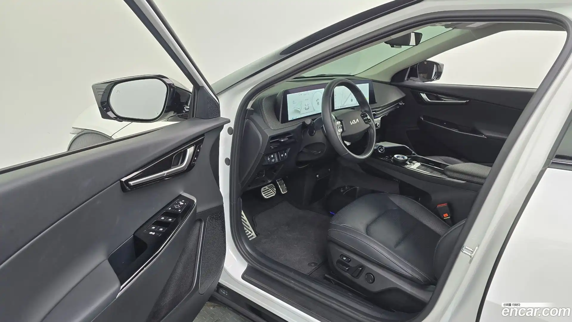 EV6 Kia 2023.2-INNER-010