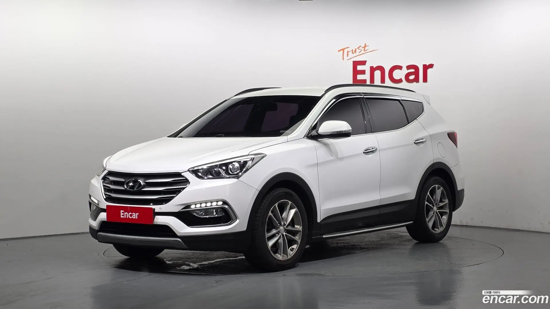 Main__Slider__Photo:Santafe Hyundai 2017.3-0
