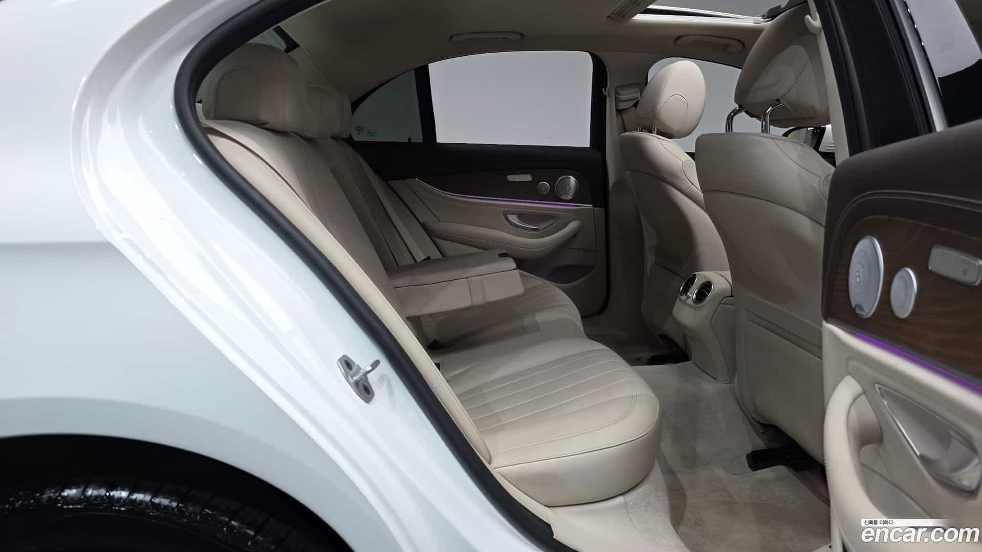 E-Class Mercedes-Benz 2020.5-OPTION-015