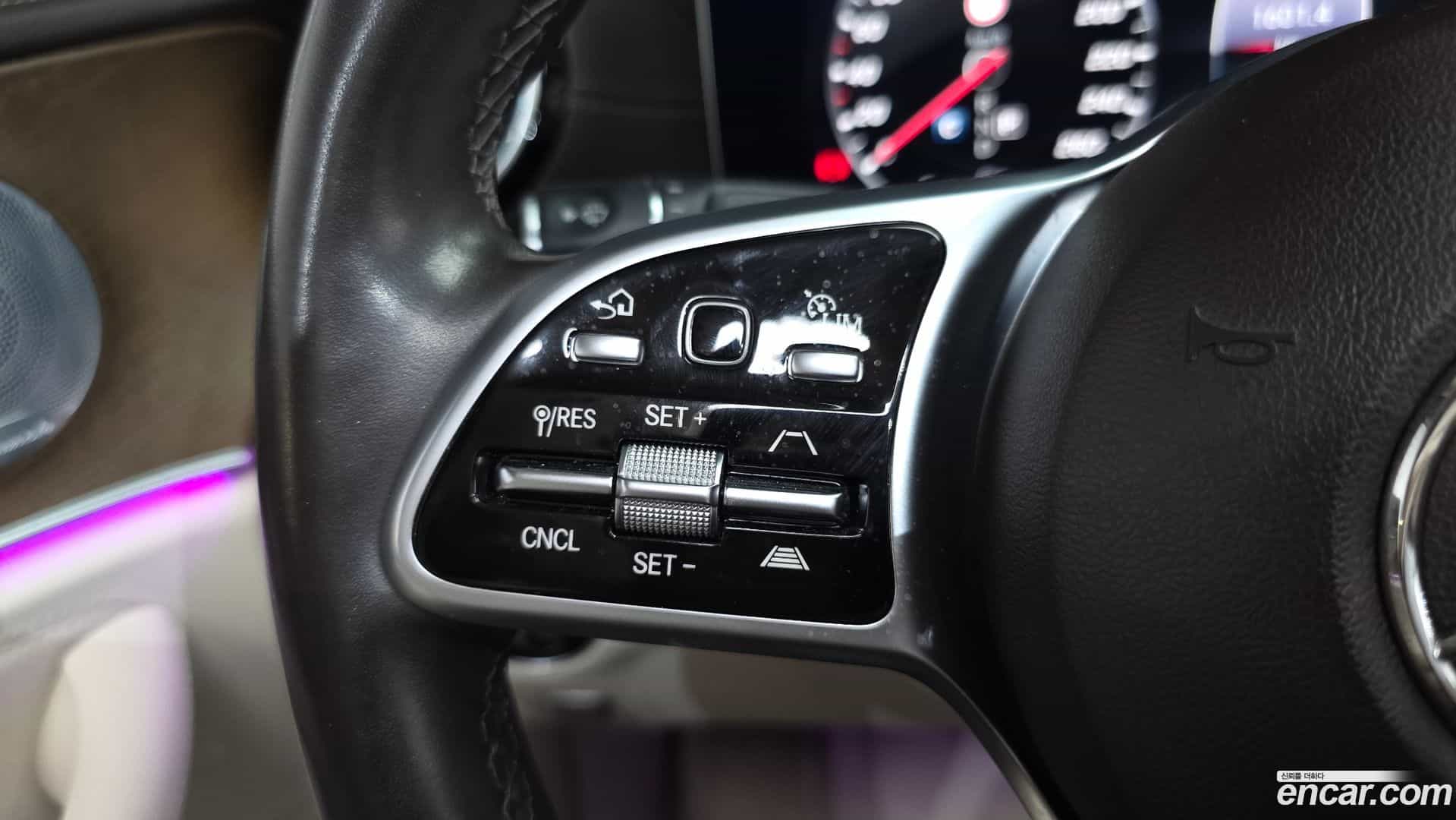 E-Class Mercedes-Benz 2020.5-OPTION-020