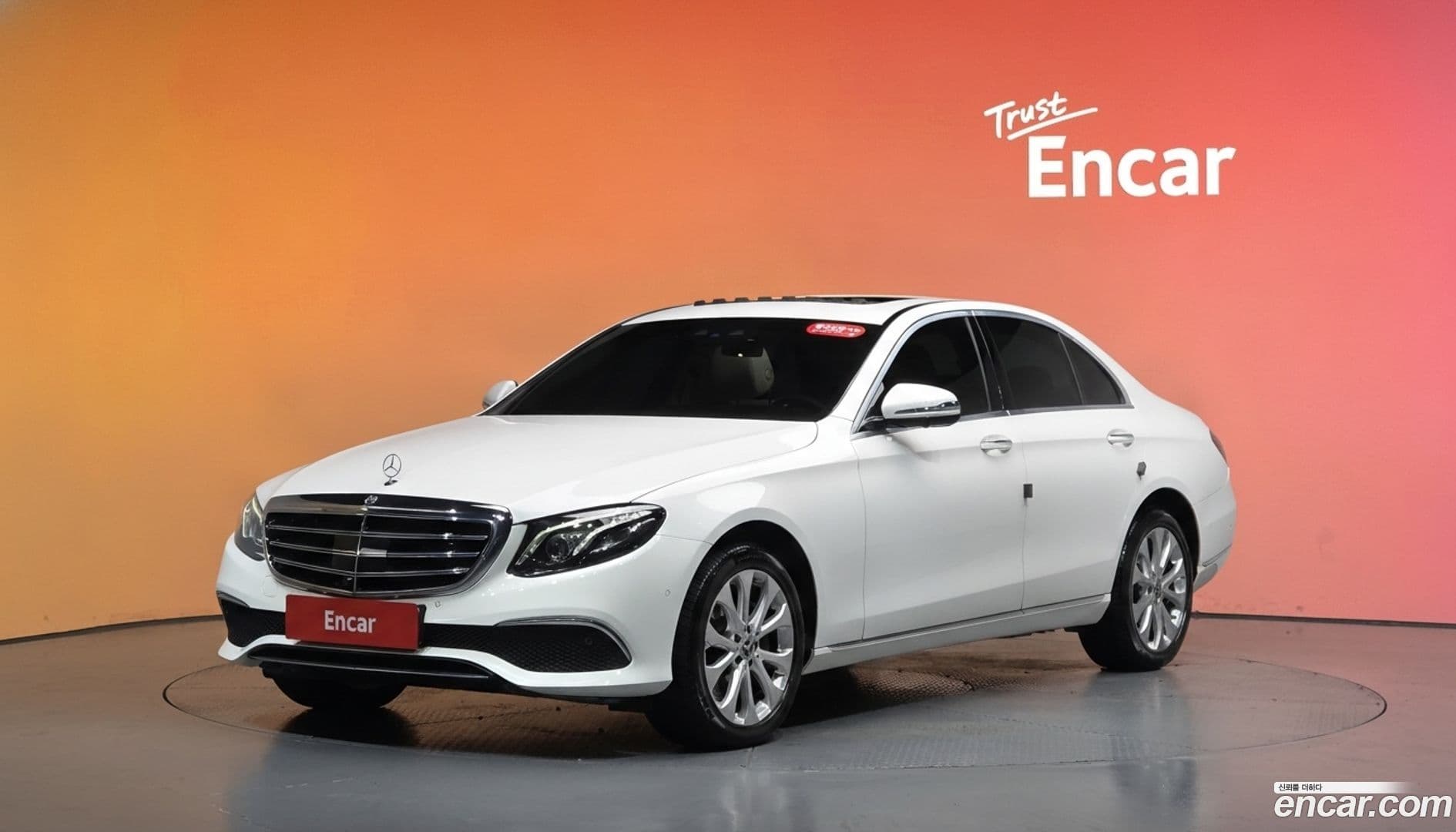 Main__Slider__Photo:E-Class Mercedes-Benz 2020.5-0