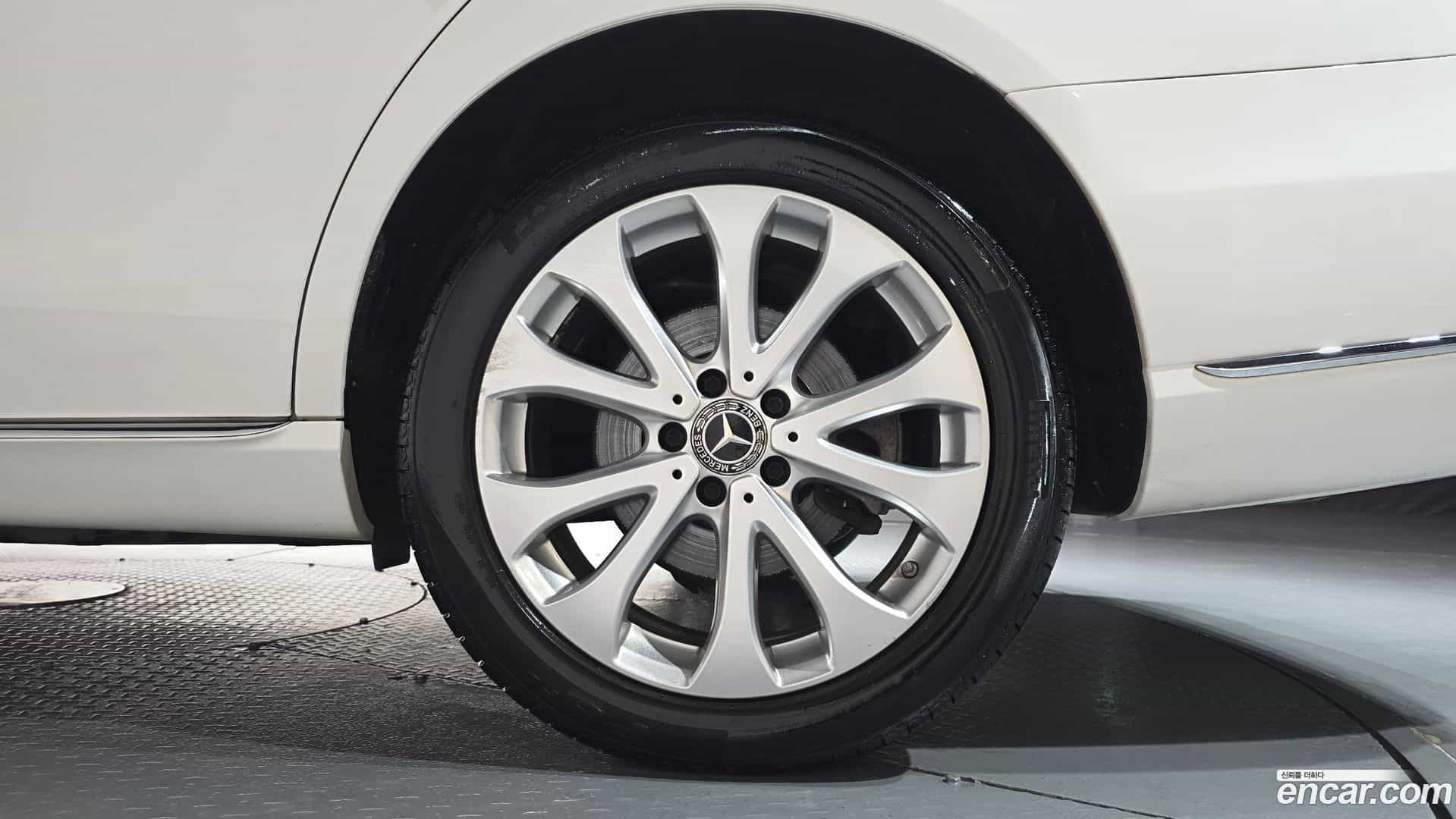 E-Class Mercedes-Benz 2020.5-OUTER-031