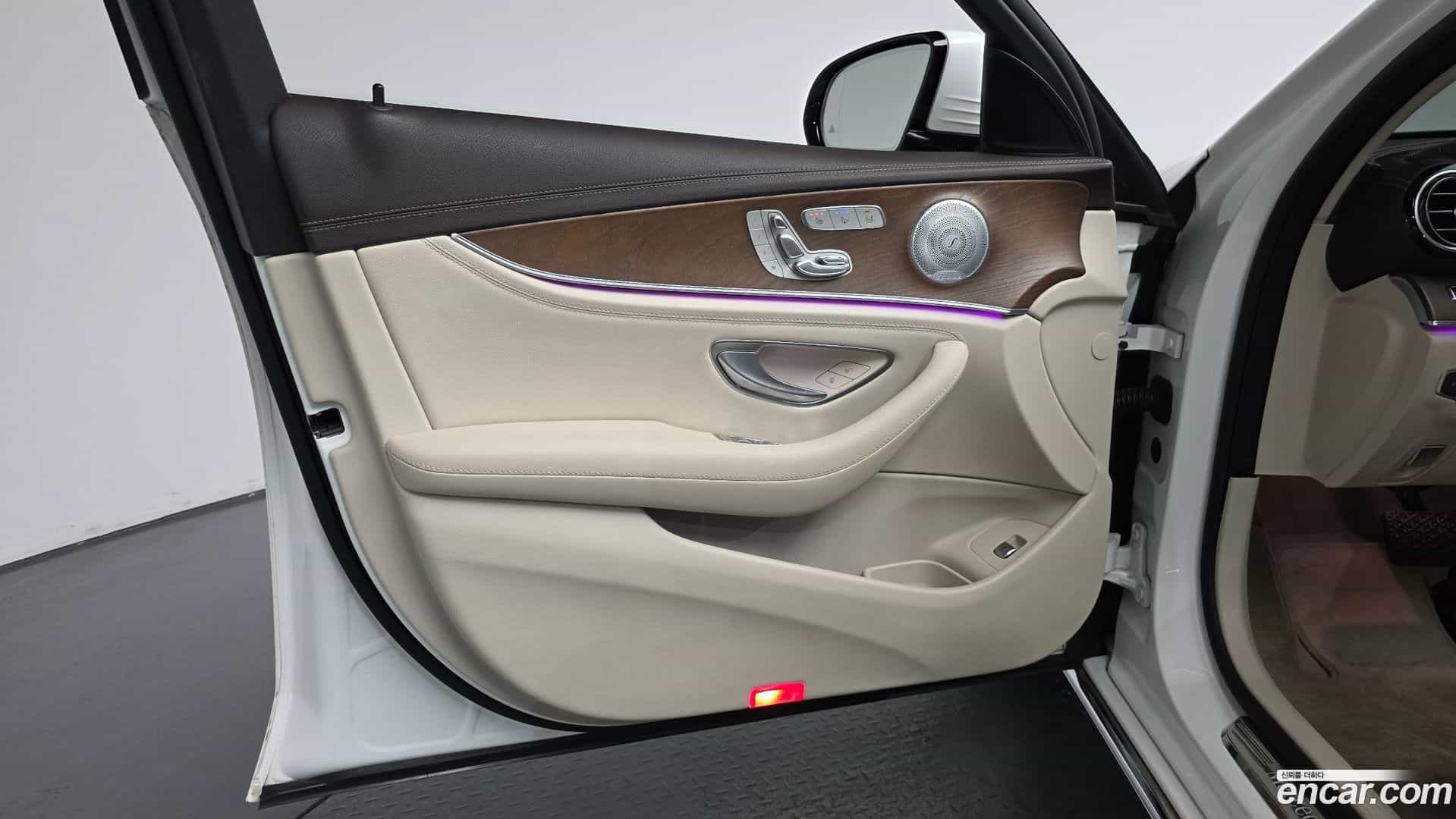 E-Class Mercedes-Benz 2020.5-INNER-034