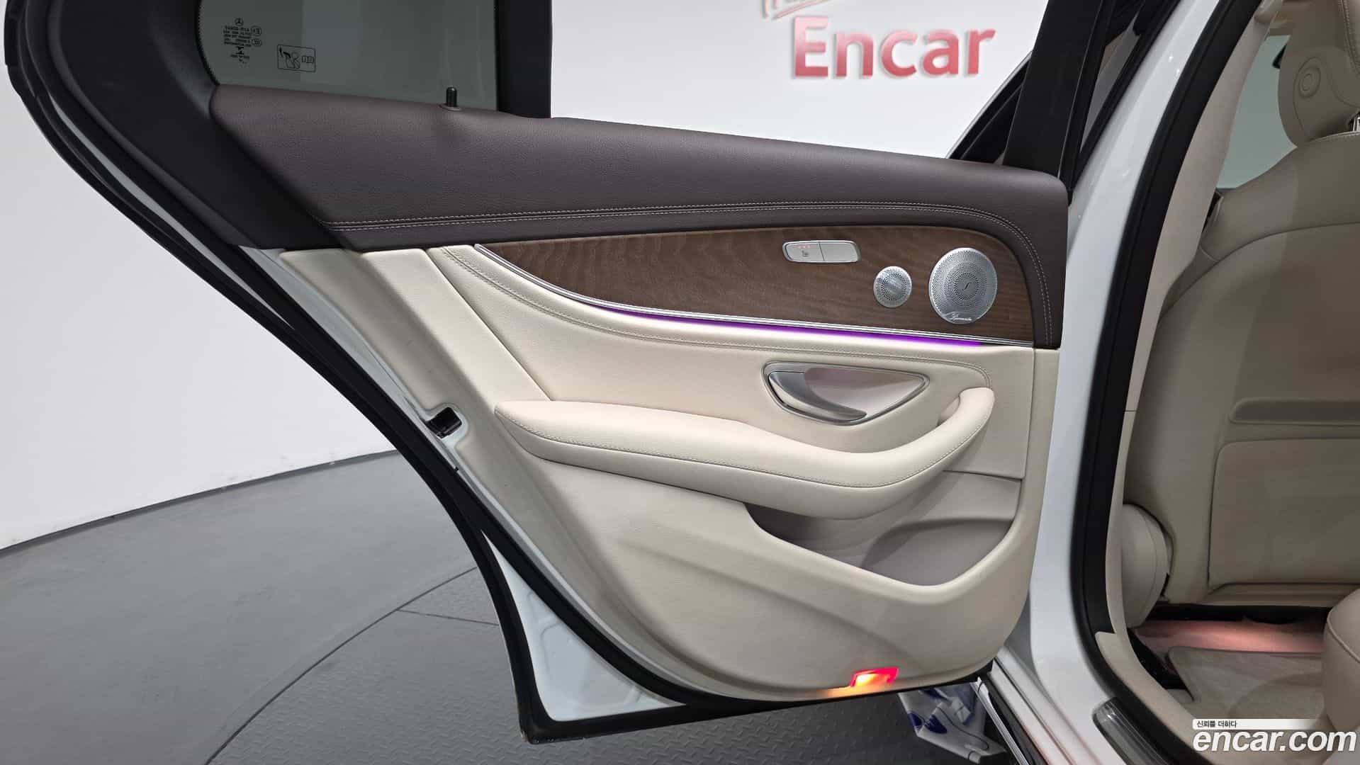 E-Class Mercedes-Benz 2020.5-INNER-035